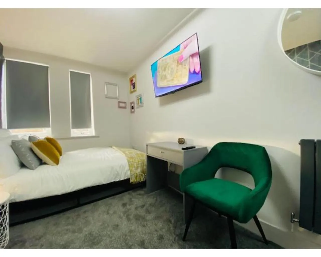 Bedroom, Bed in Townhouse PLUS @ Lower Beth Street Stoke