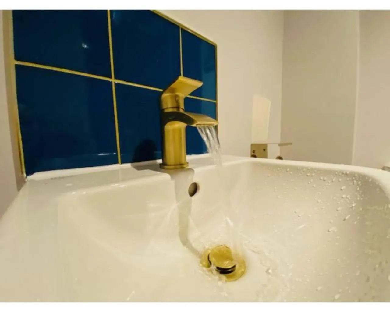 Bathroom in Townhouse PLUS @ Lower Beth Street Stoke