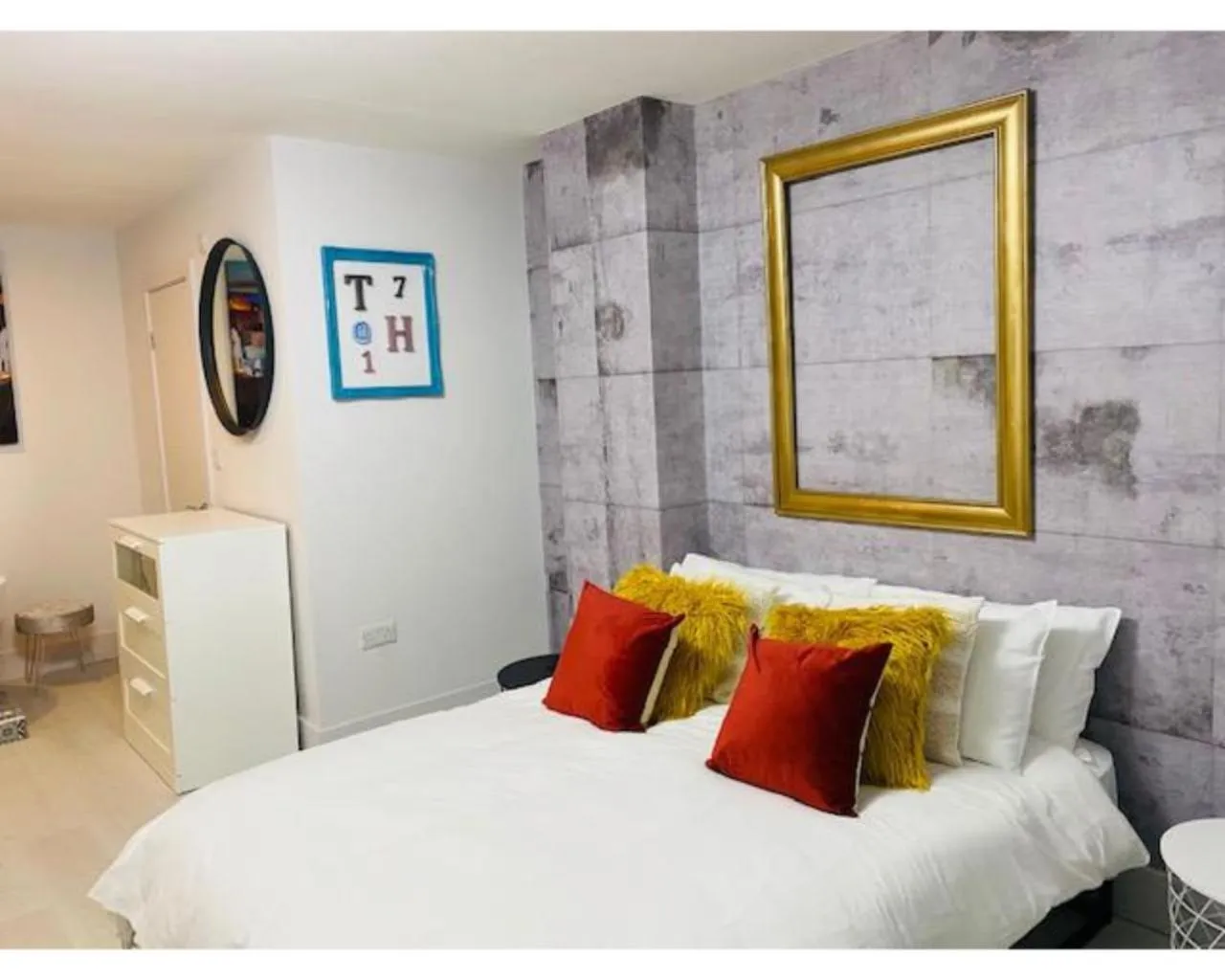 Bedroom, Bed in Townhouse PLUS @ Lower Beth Street Stoke