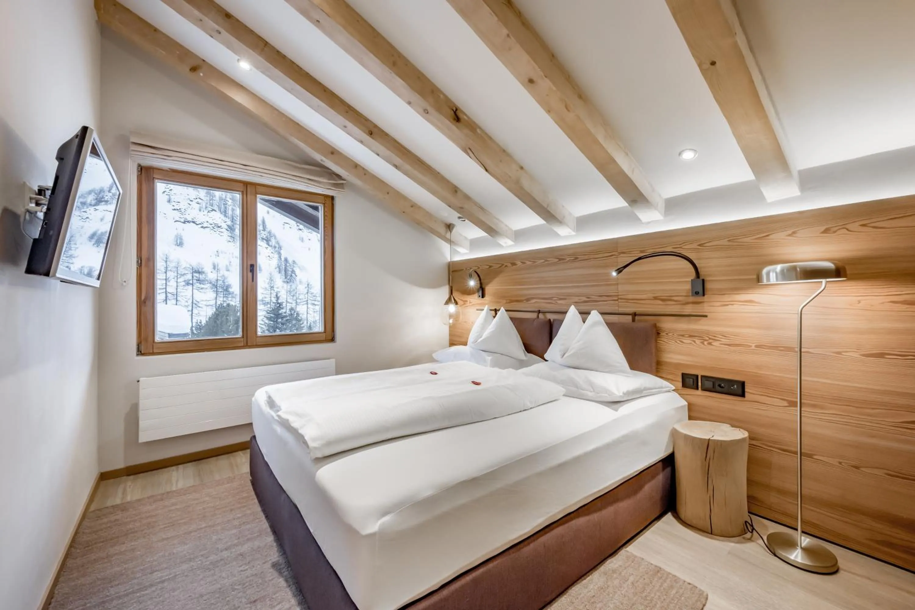 Bed in Chalet Silvretta Hotel & Spa