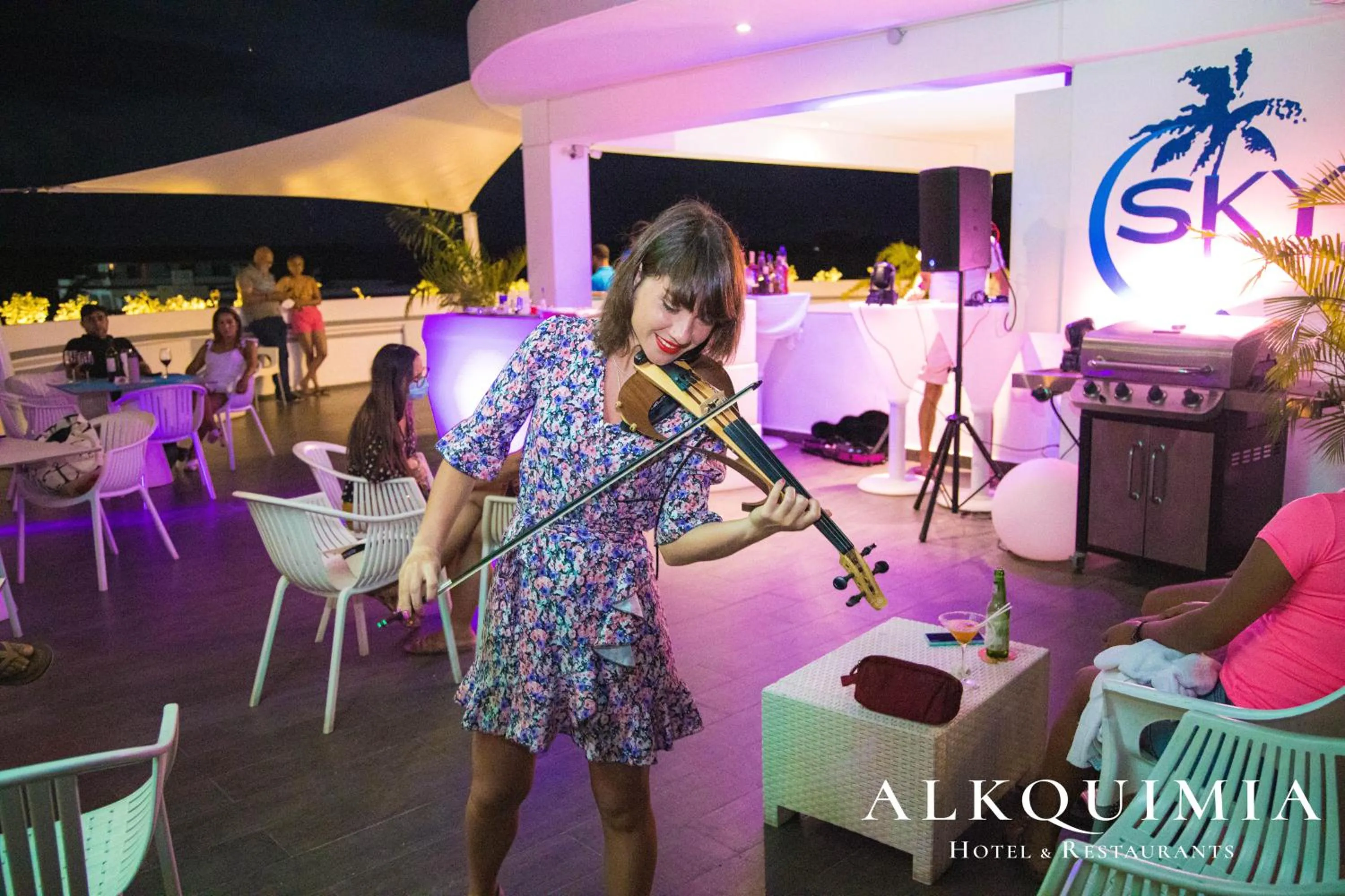 People in HOTEL ALKQUIMIA