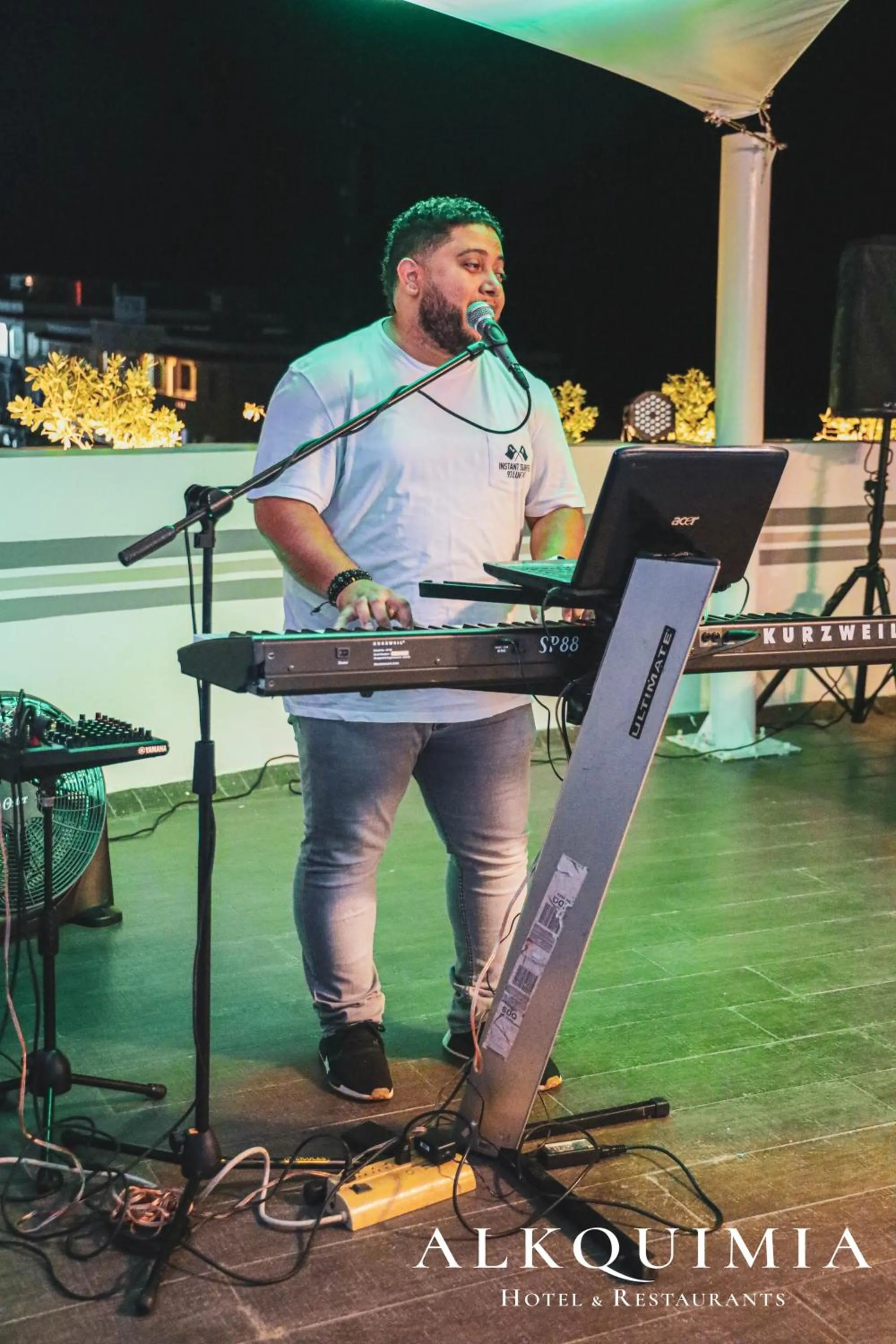 People in HOTEL ALKQUIMIA