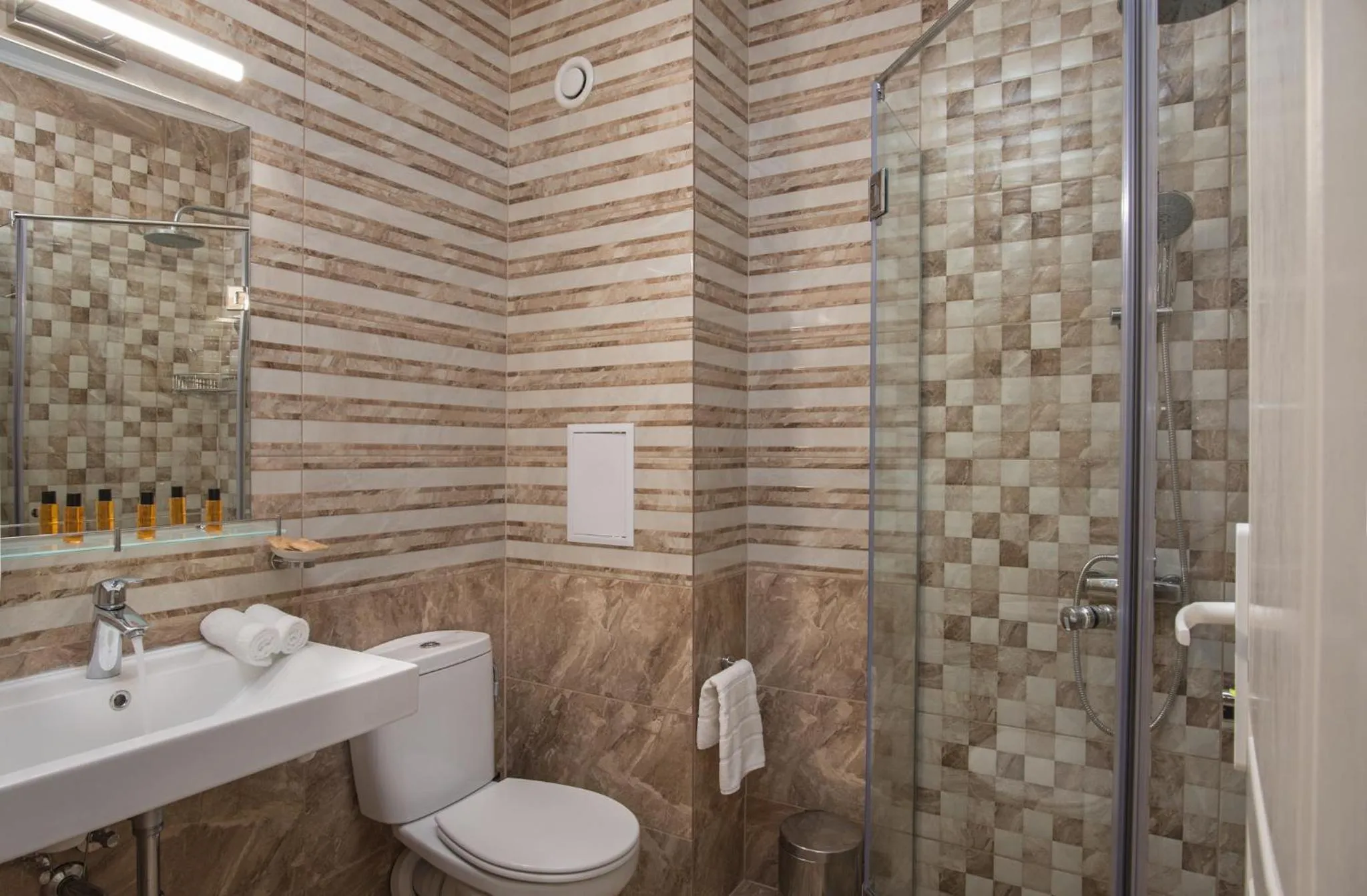 Bathroom in Marina Sands Bijou Boutique - excellent choice for travelers visiting Obzor 2-4p