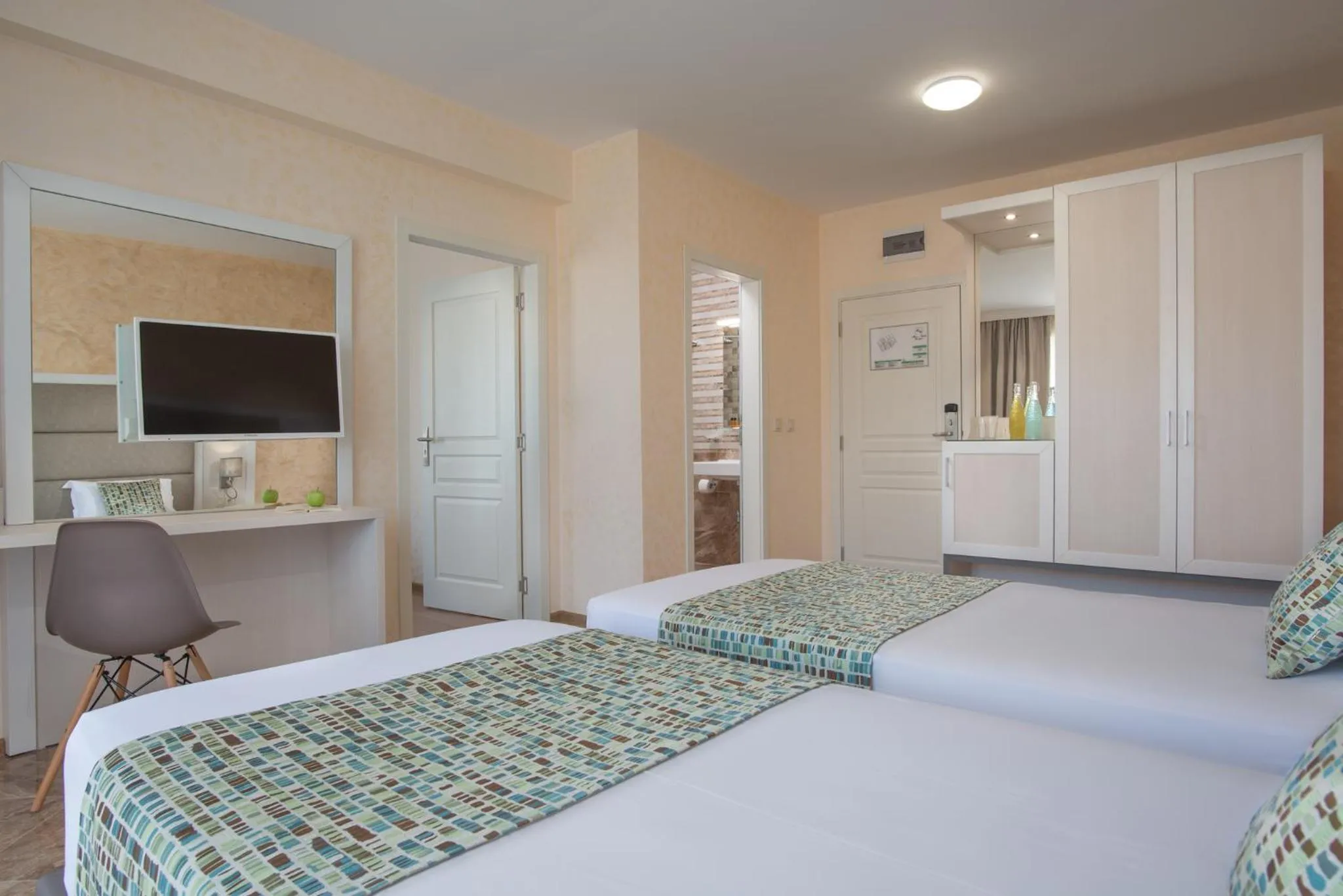 TV and multimedia, Bed in Marina Sands Bijou Boutique - excellent choice for travelers visiting Obzor 2-4p