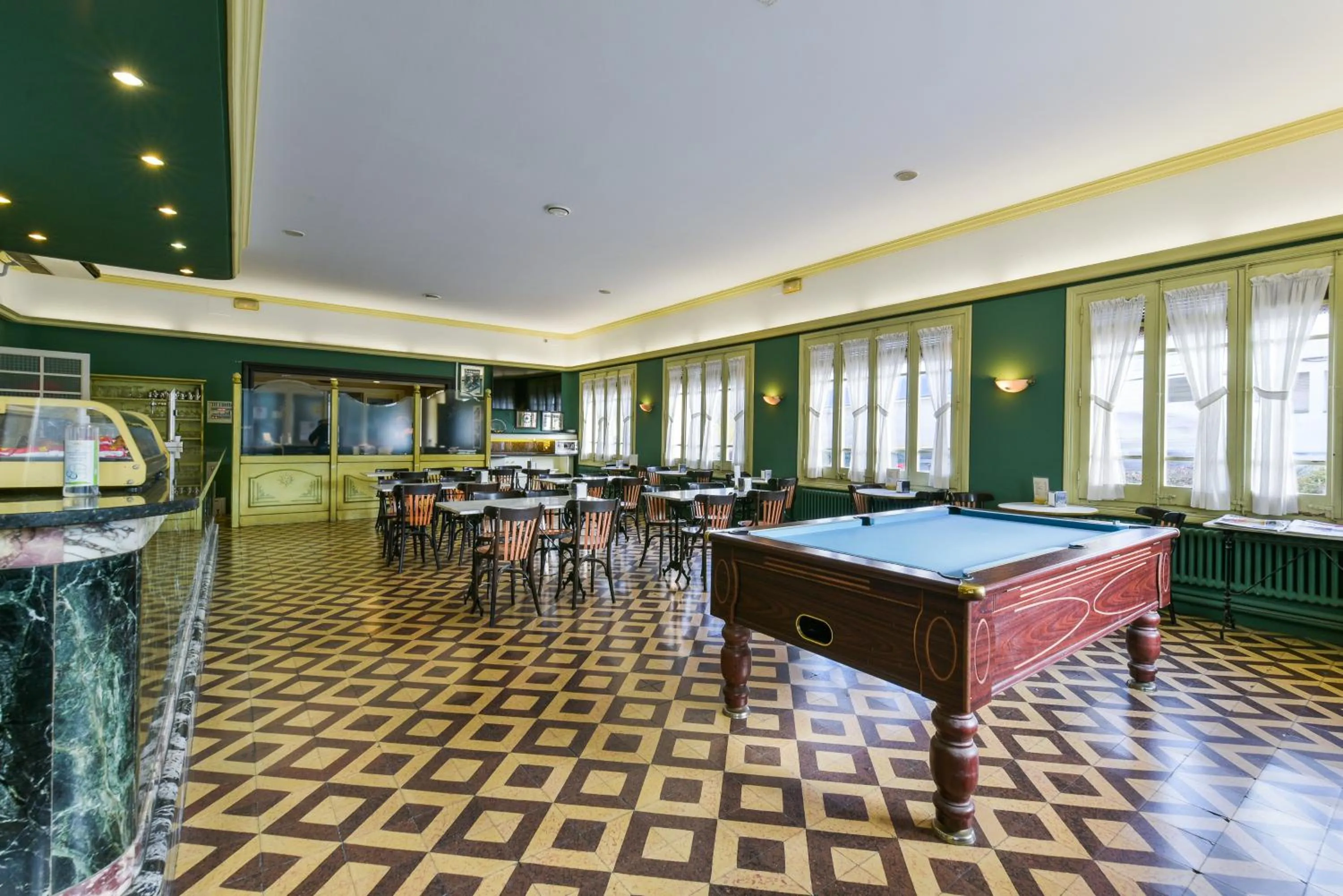 Billiard in Hotel Robert