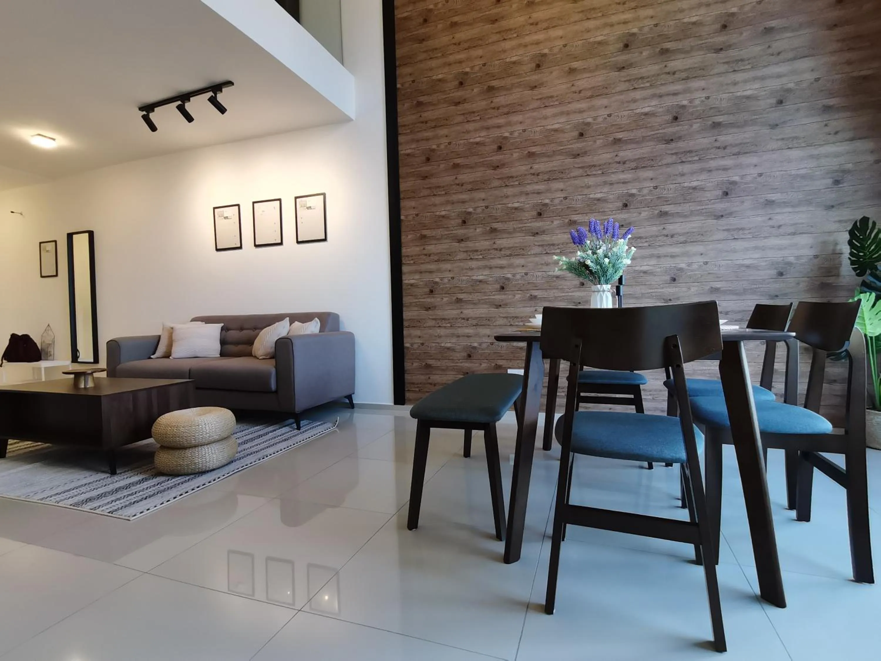 Dining area in Eko Cheras Residences by De Space