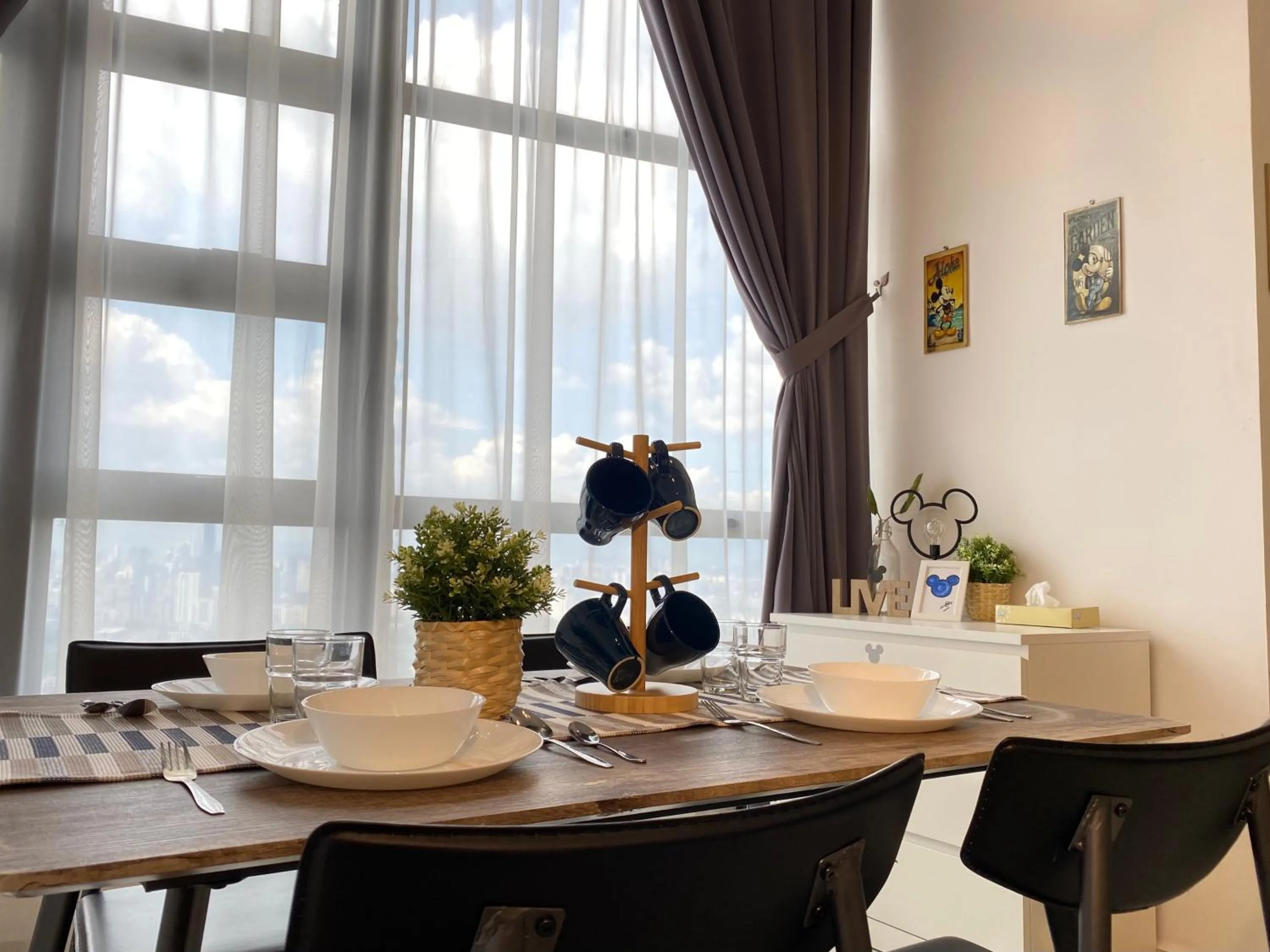 Dining area in Eko Cheras Residences by De Space