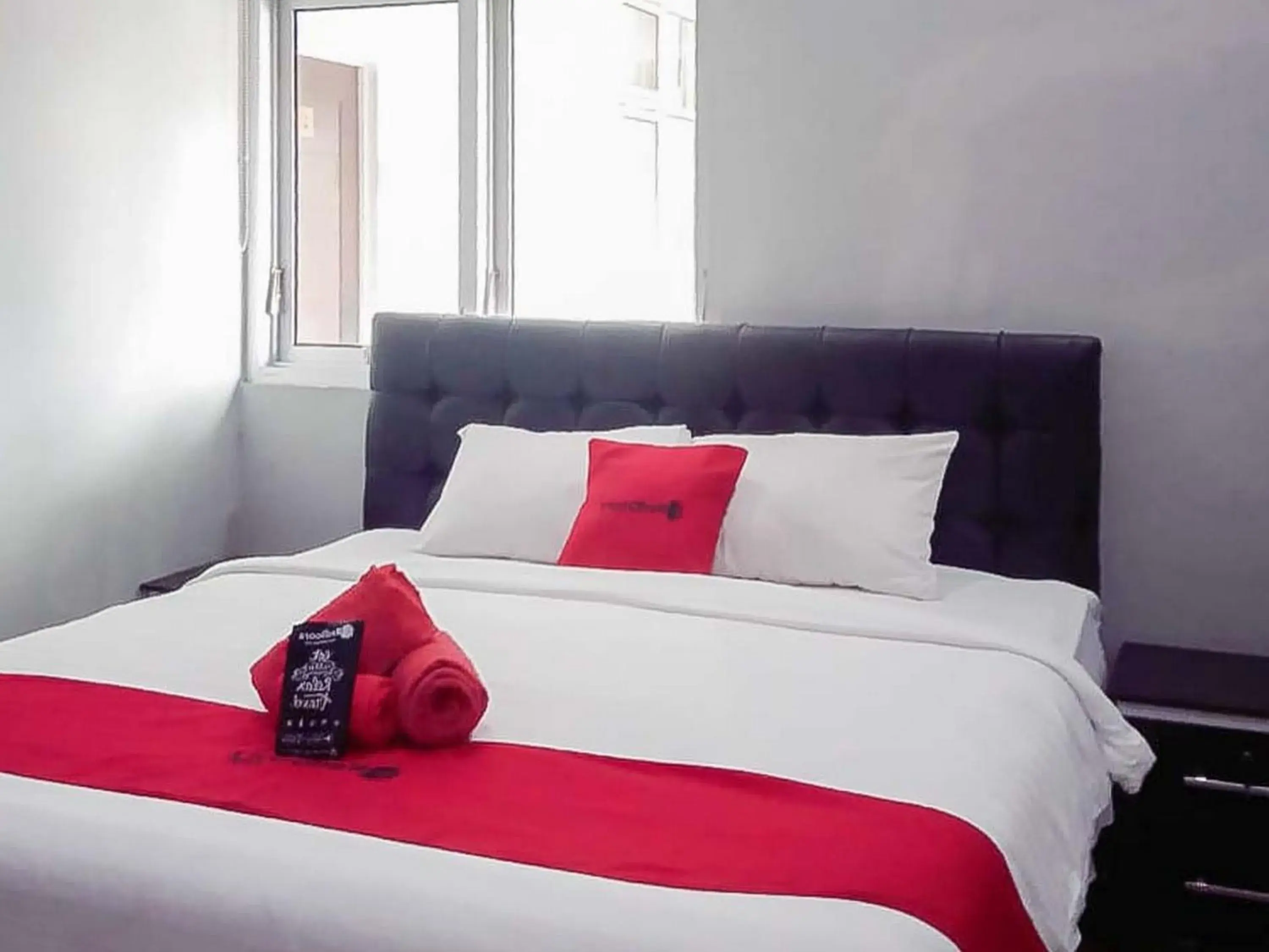 Double Room in RedDoorz @ Jalan Pendidikan Mataram Double Room in RedDoorz @ Jalan Pendidikan Mataram