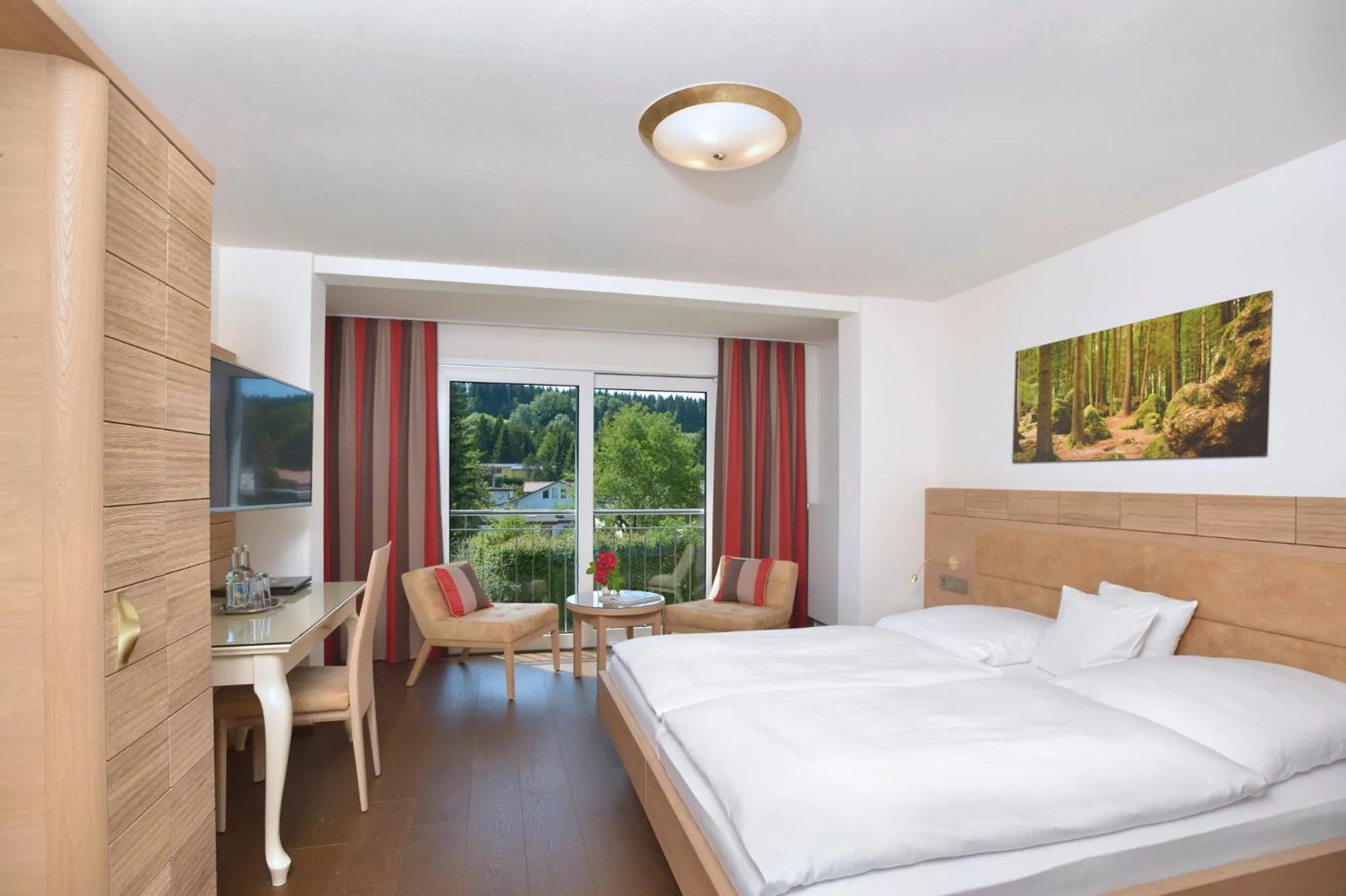 Photo of the whole room, Bed in Hotel Hohe Linde