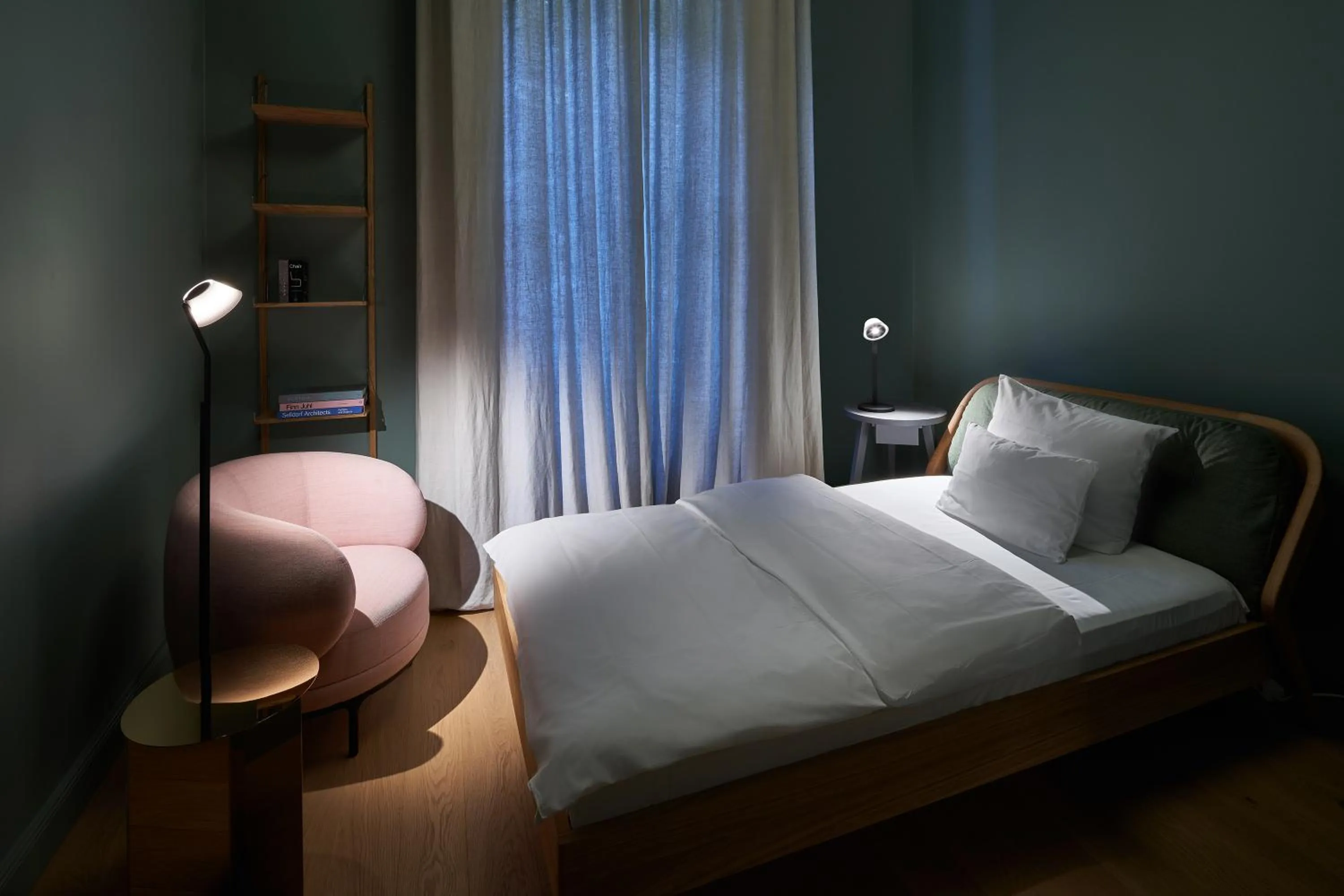 Photo of the whole room, Bed in stilwerk Hotel Heimhude