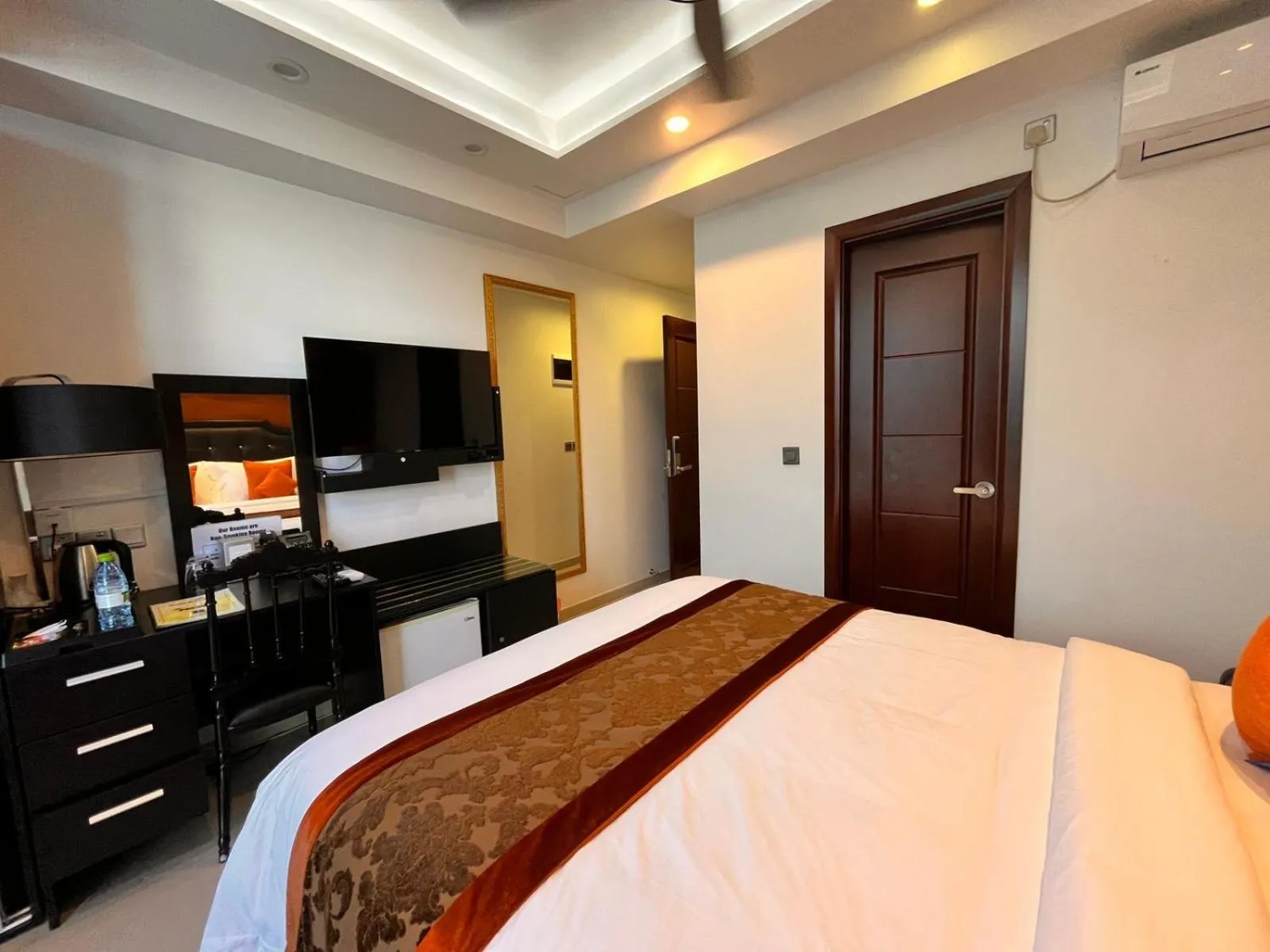 Bedroom, Bed in Rivethi Beach