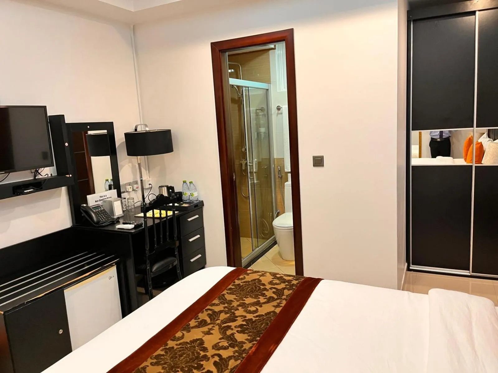 Bedroom, Bed in Rivethi Beach