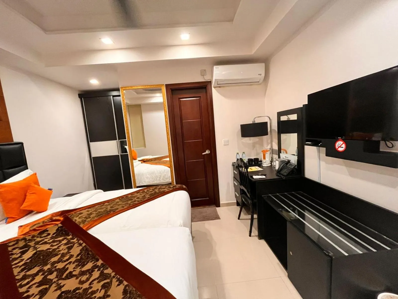 Bedroom, Bed in Rivethi Beach