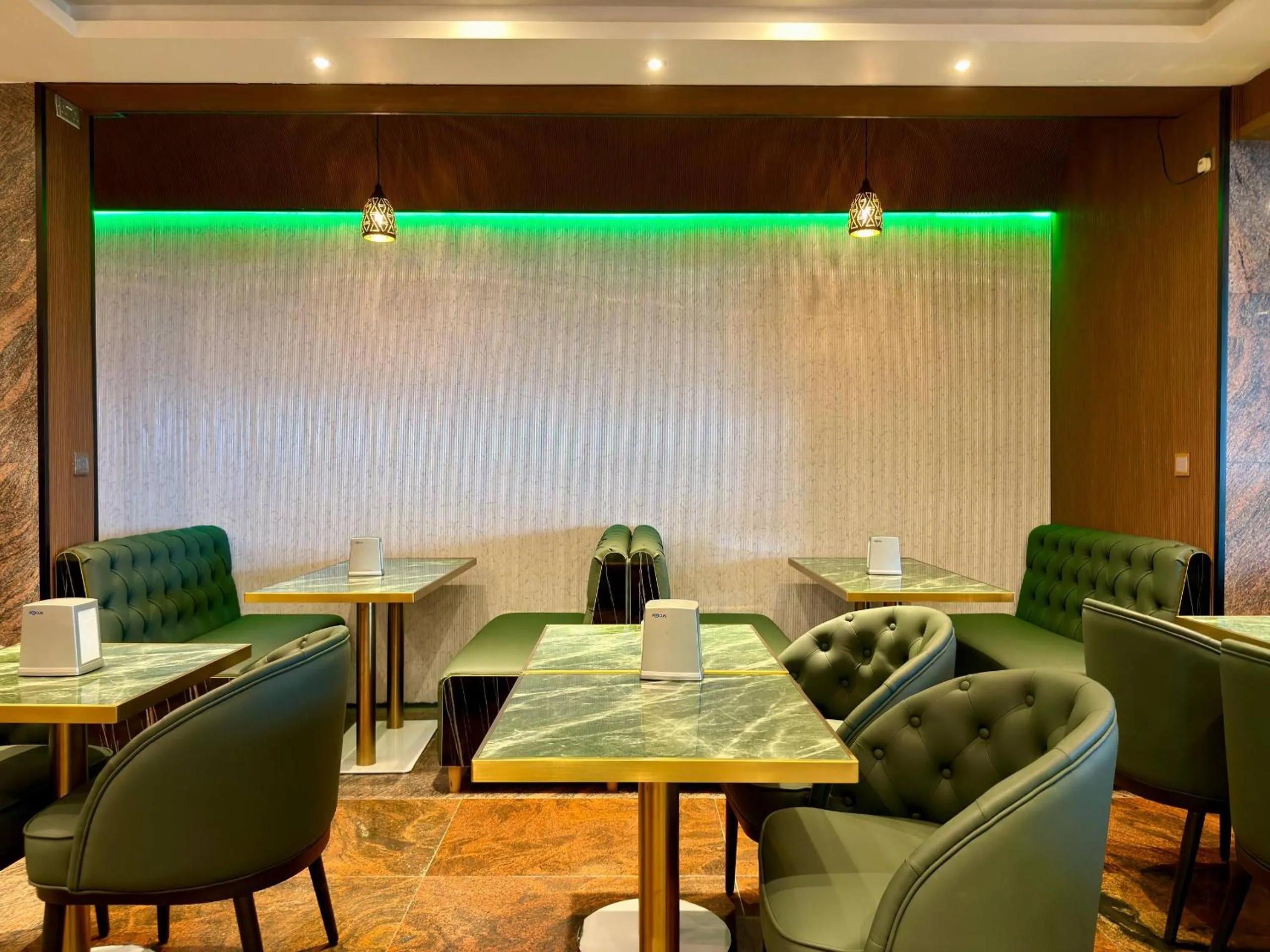 Restaurant/places to eat in Rivethi Beach