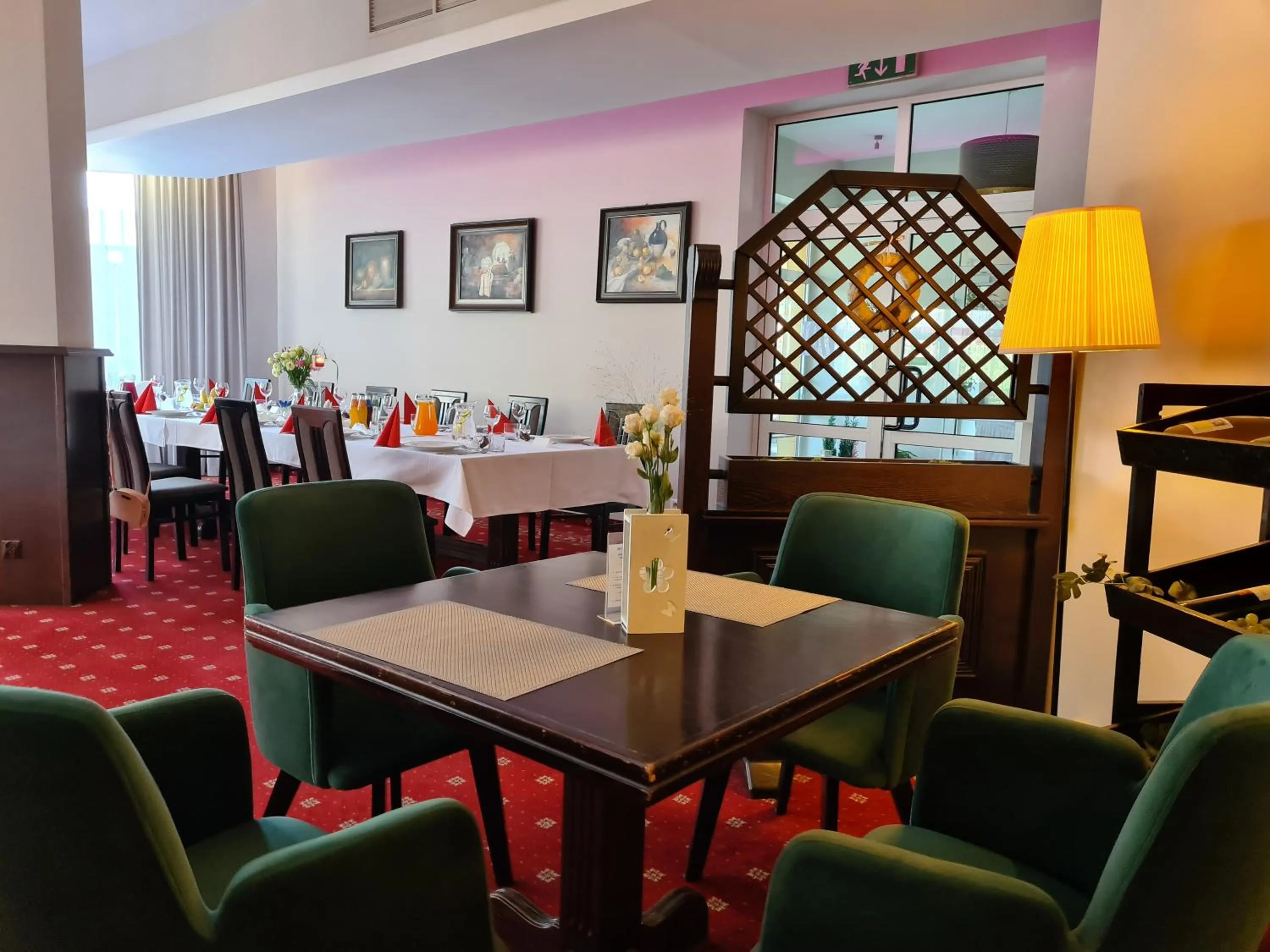 Restaurant/places to eat in Hotel Mikulski