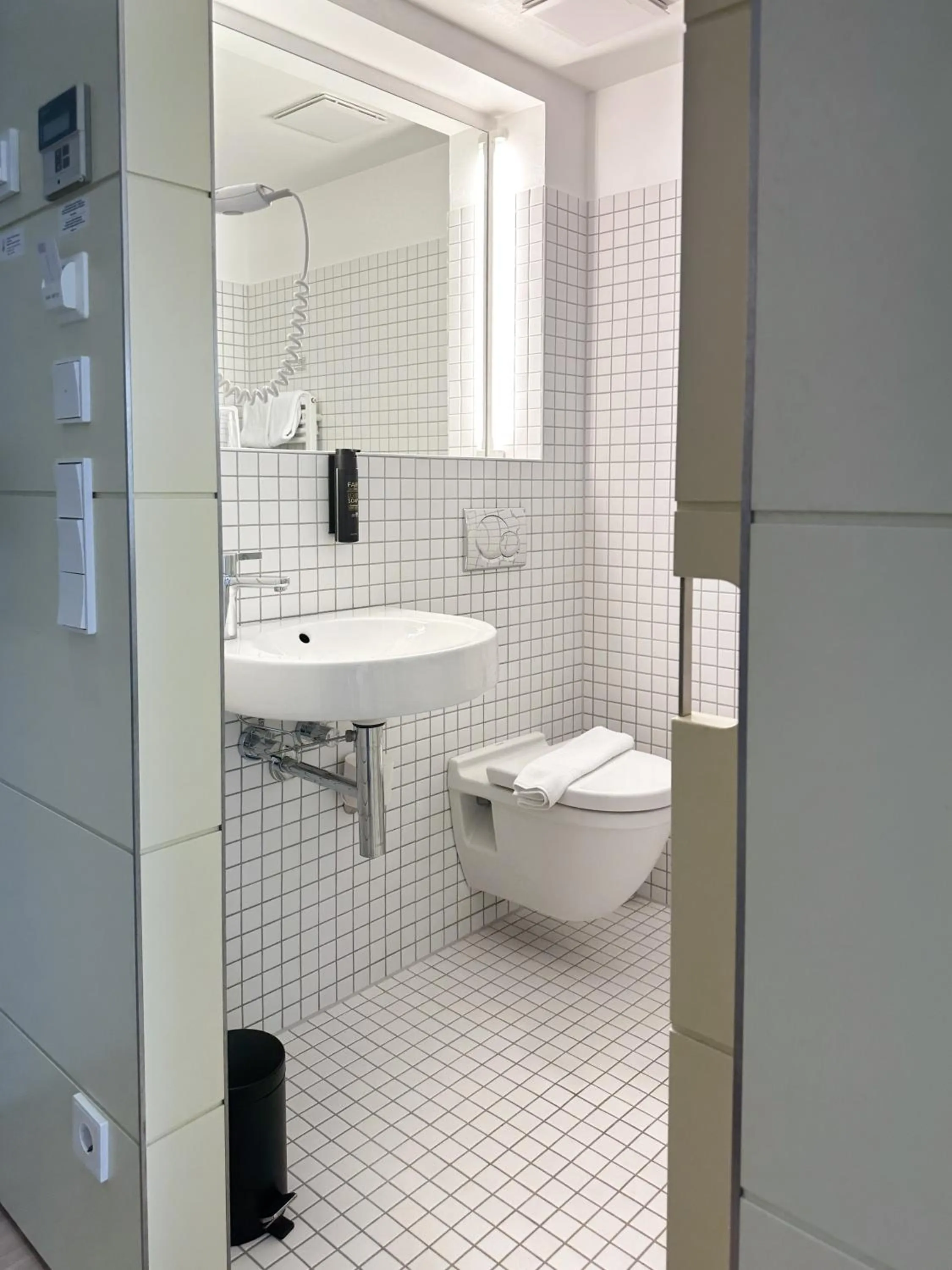 Bathroom in Hotel Berliner Hof by Coffee Fellows Hotels