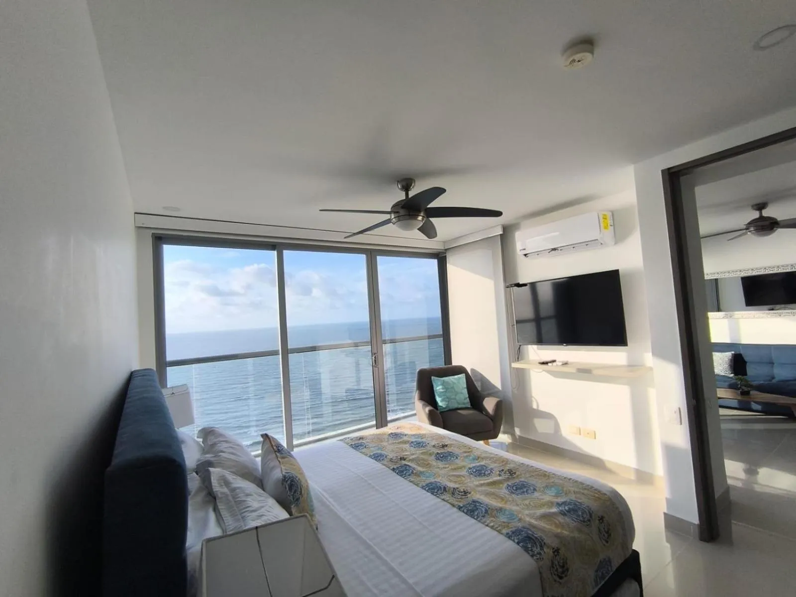 Sea view, Bed in Apartamentos frente al mar en Morros City