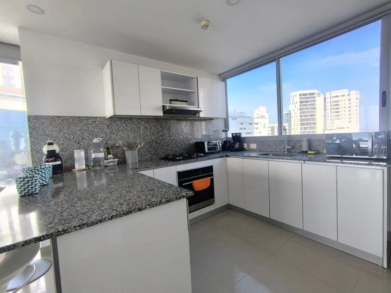 Kitchen or kitchenette in Apartamentos frente al mar en Morros City