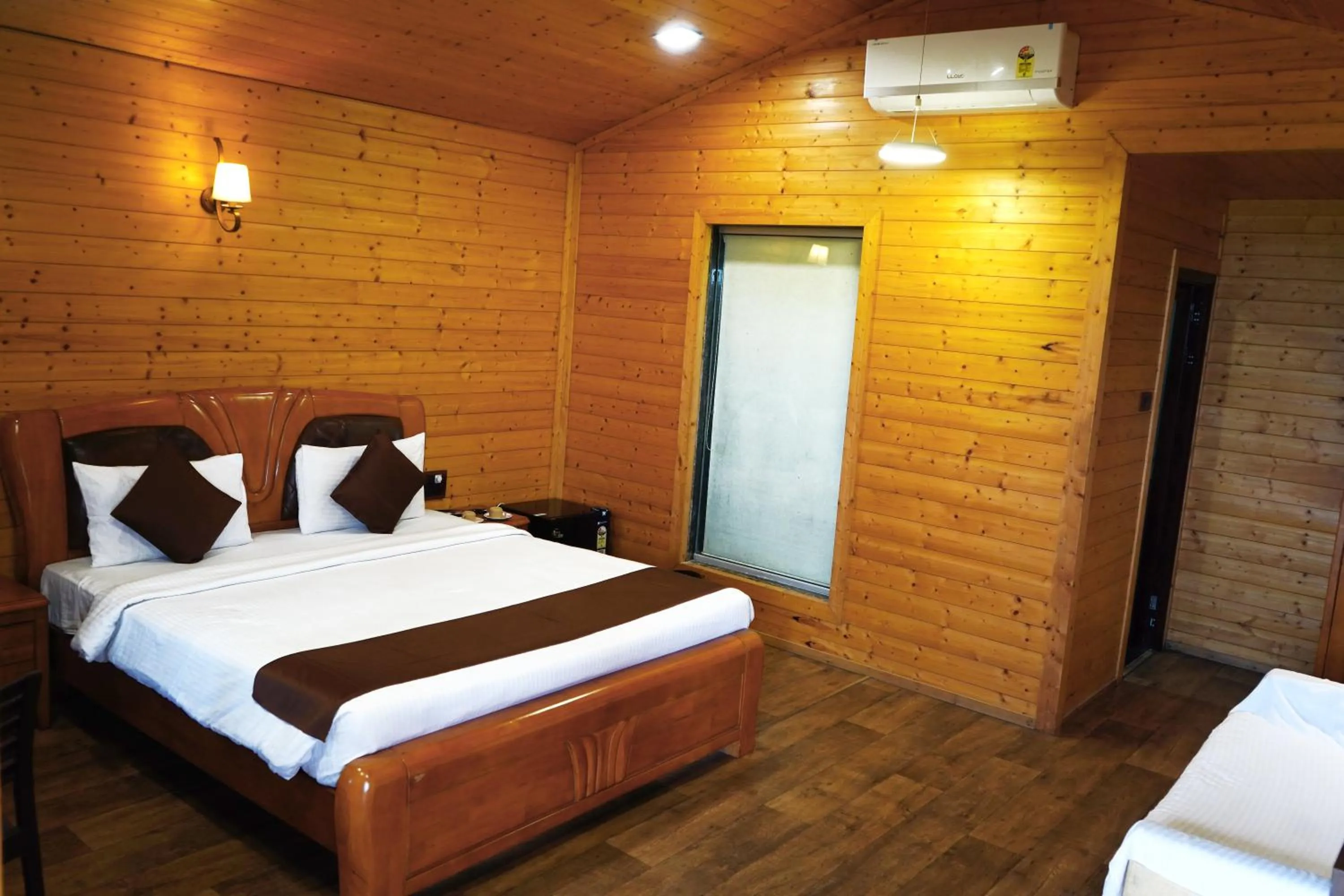 Bedroom, Bed in Oxygen Resorts Mahabaleshwar