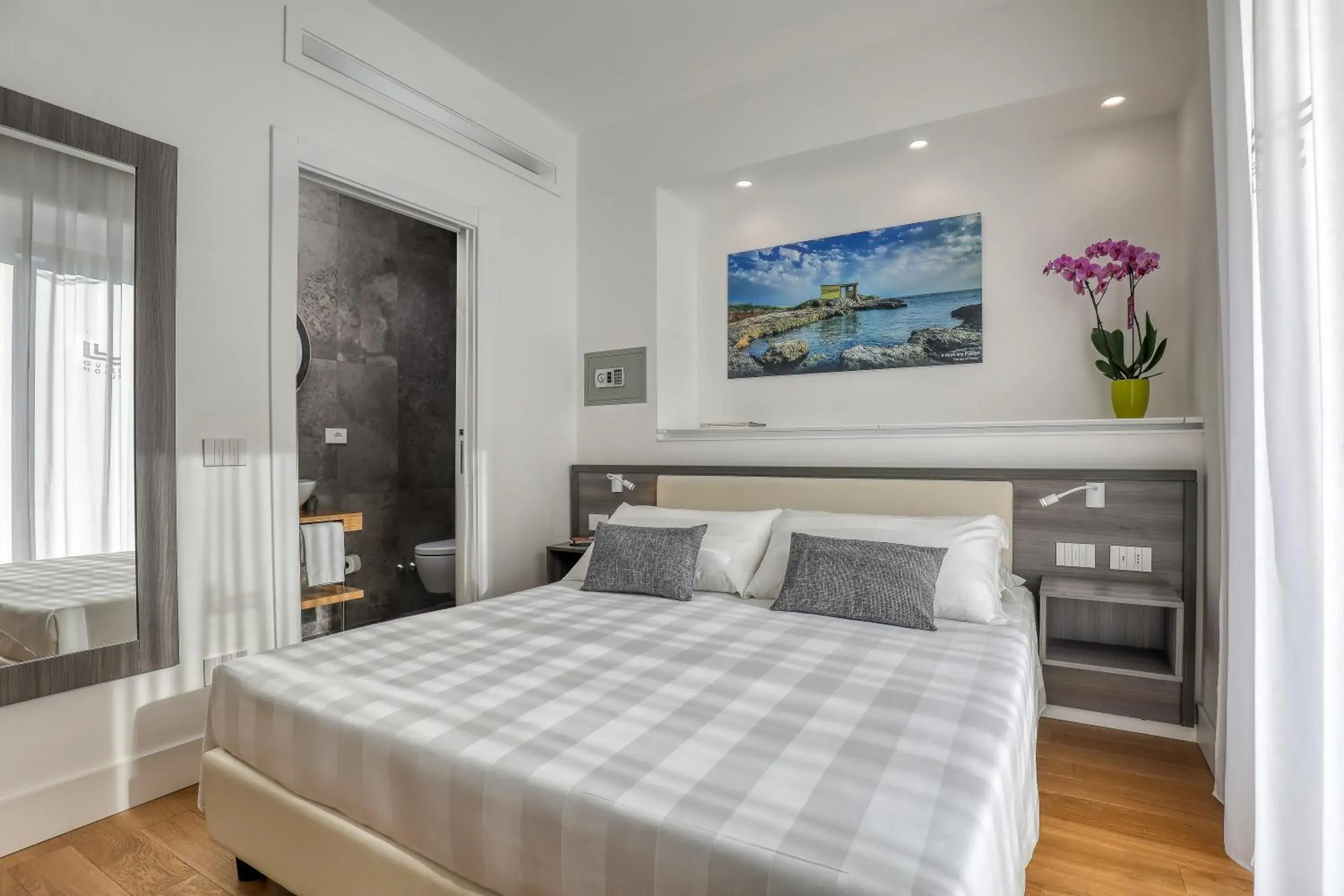 Double Room with Balcony - single occupancy in Gallery Suite Double Room with Balcony - single occupancy in Gallery Suite