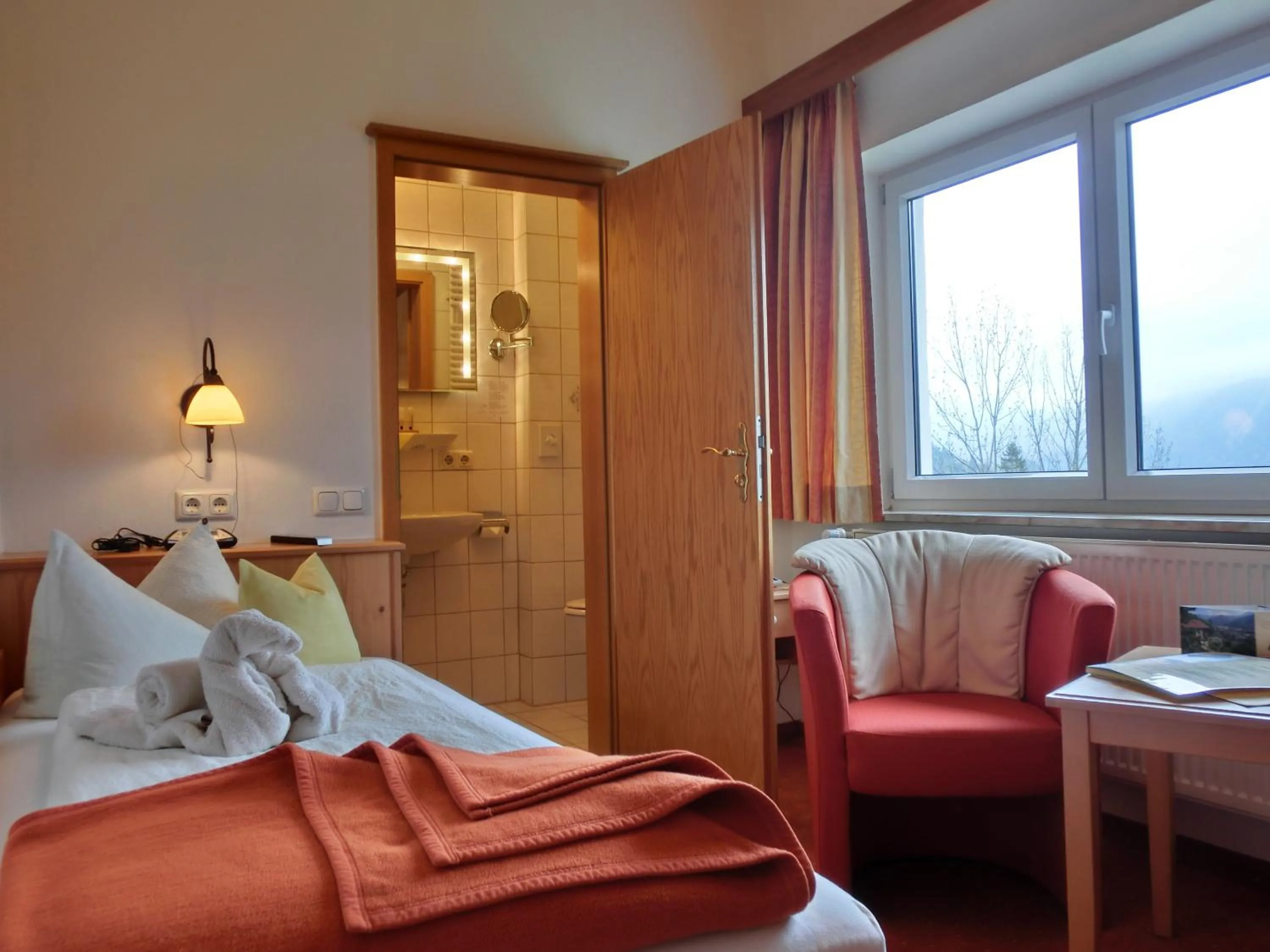 Photo of the whole room, Bed in Hotel-Garni Drachenburg