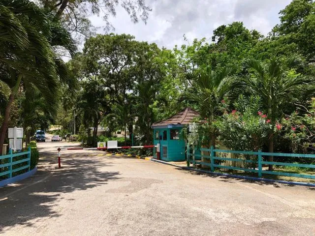 Neighbourhood in Contemporary Ocean view 2bed Carib Ocho Rios Condo