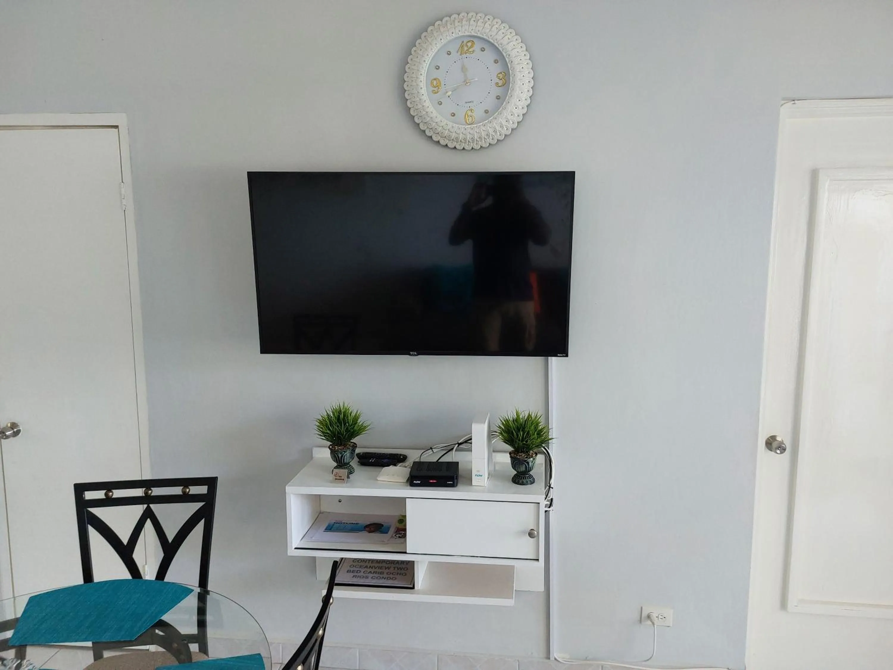 TV and multimedia in Contemporary Ocean view 2bed Carib Ocho Rios Condo