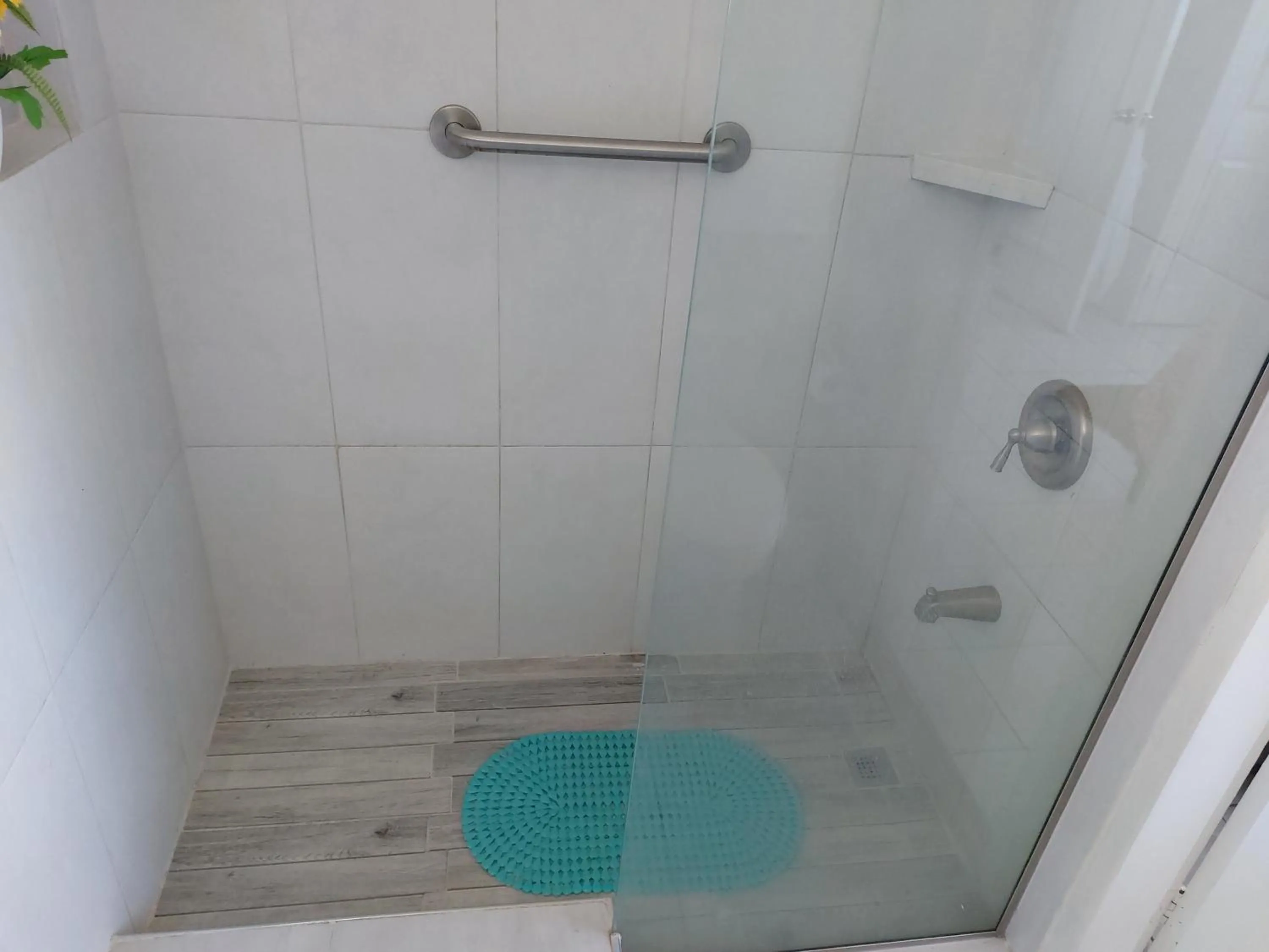 Bathroom in Contemporary Ocean view 2bed Carib Ocho Rios Condo