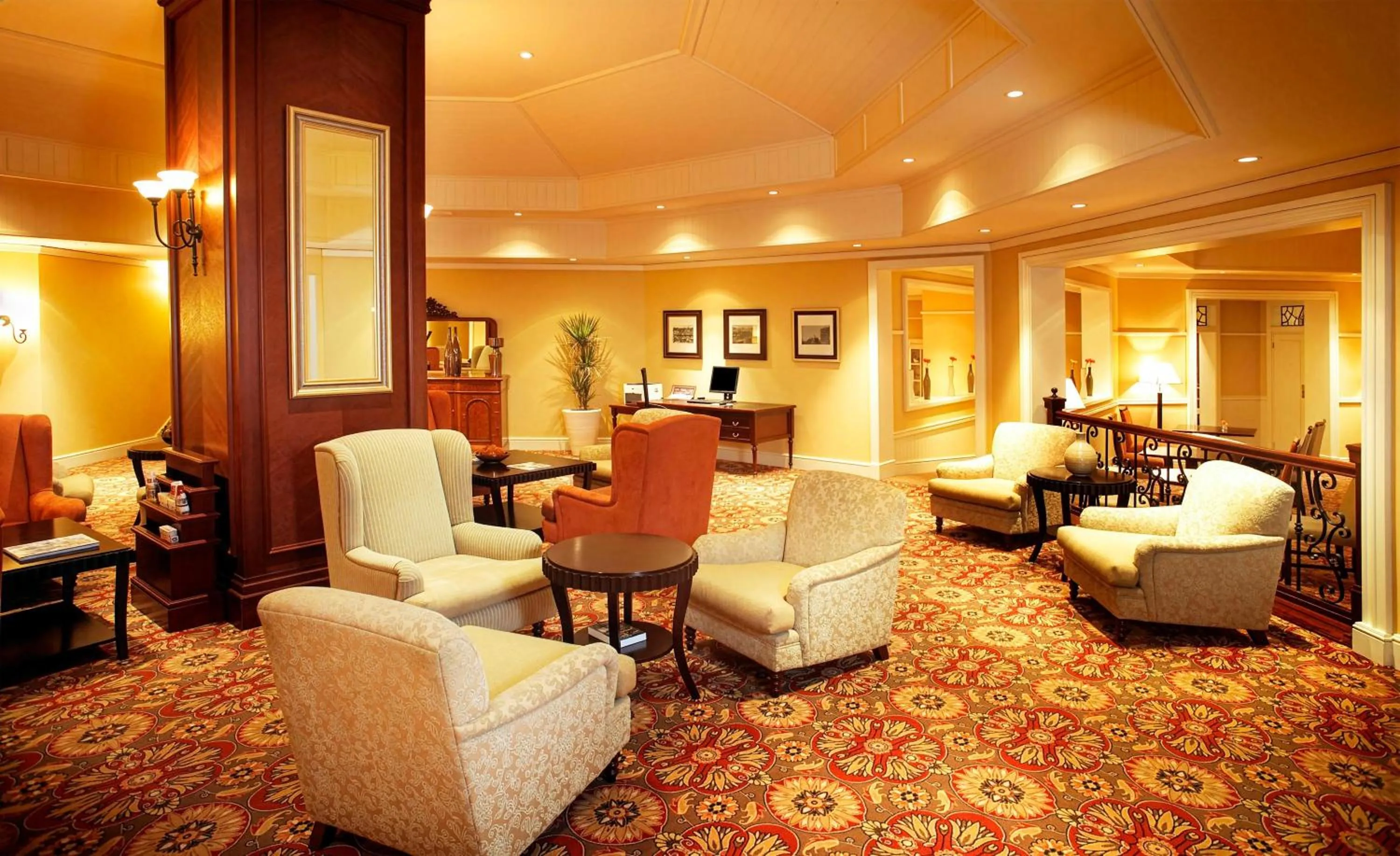 Lounge or bar in Southern Sun Bloemfontein