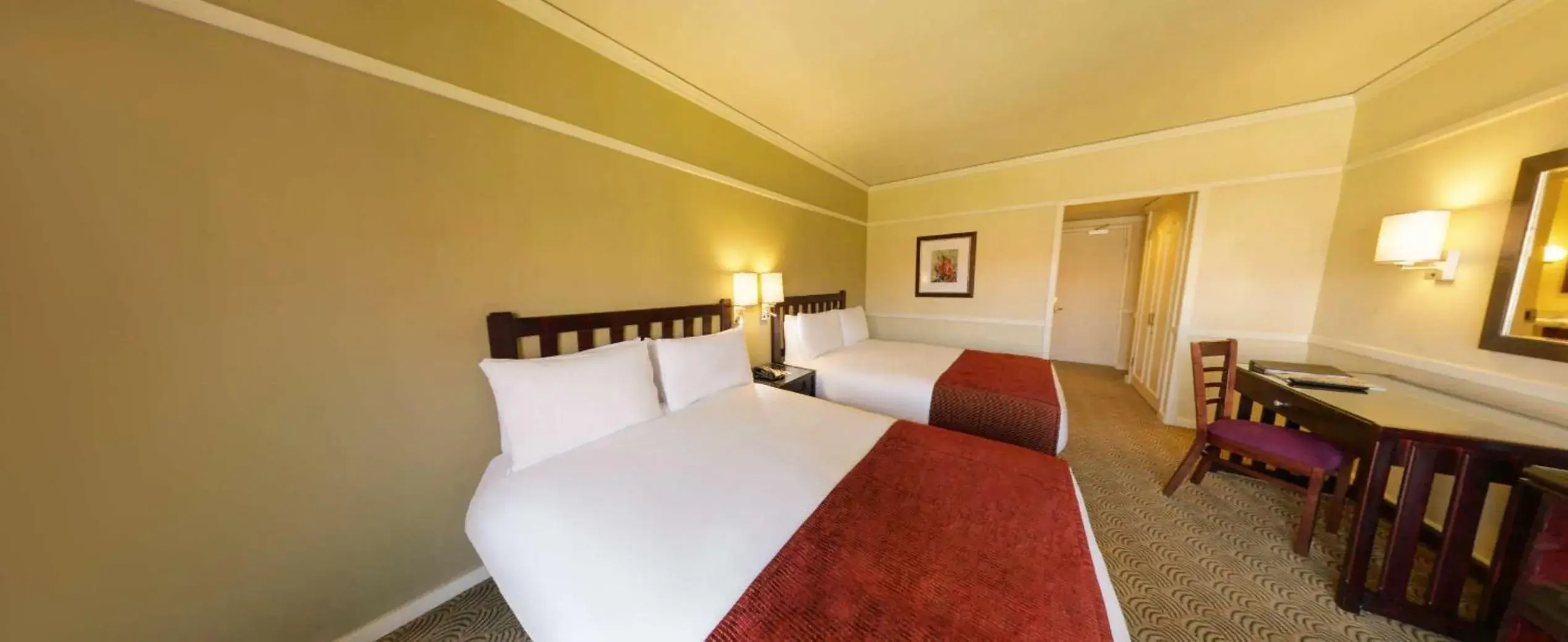 Standard Double Room Smoking in Southern Sun Bloemfontein Standard Double Room Smoking in Southern Sun Bloemfontein