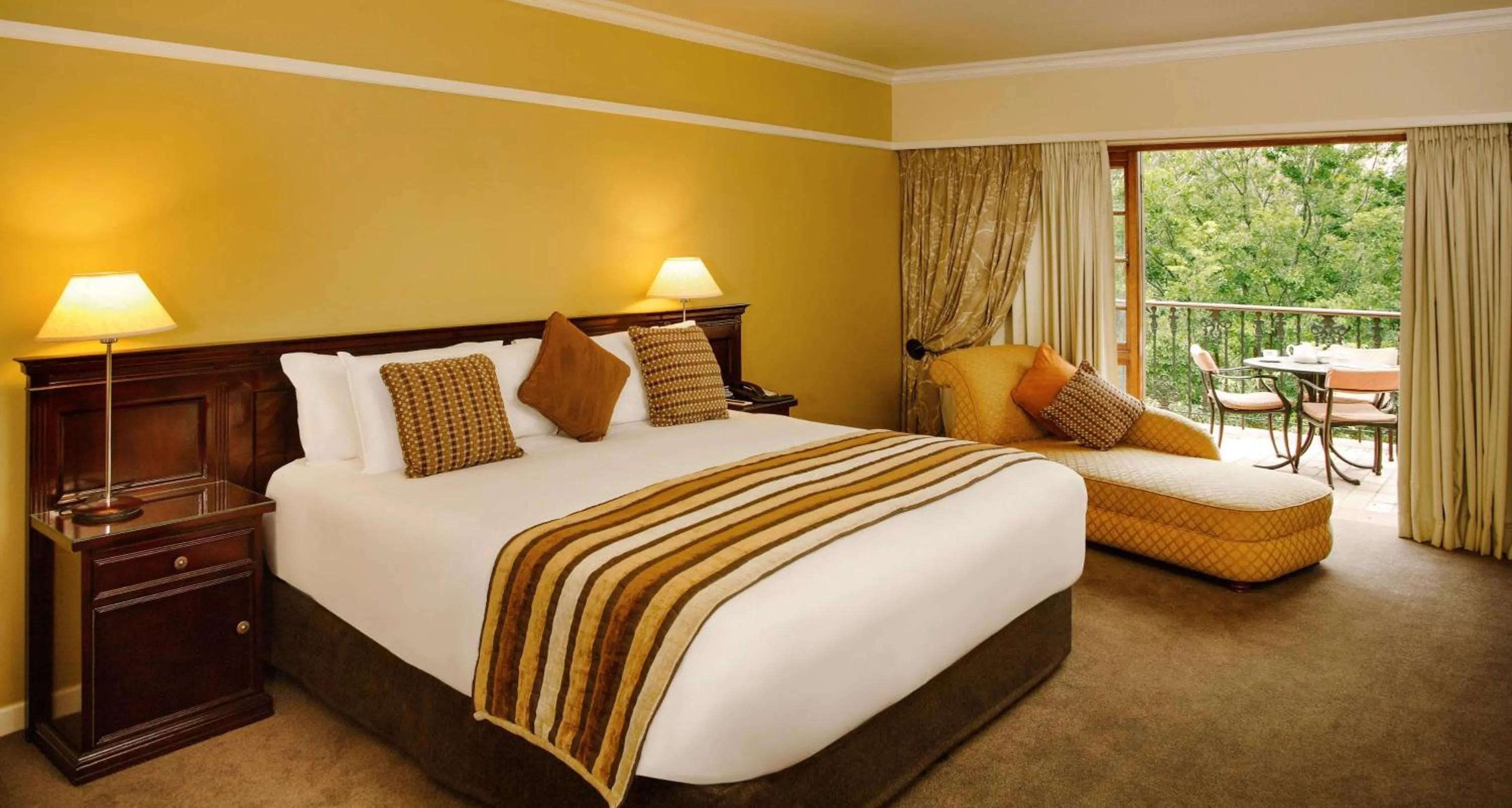 Photo of the whole room, Bed in Southern Sun Bloemfontein