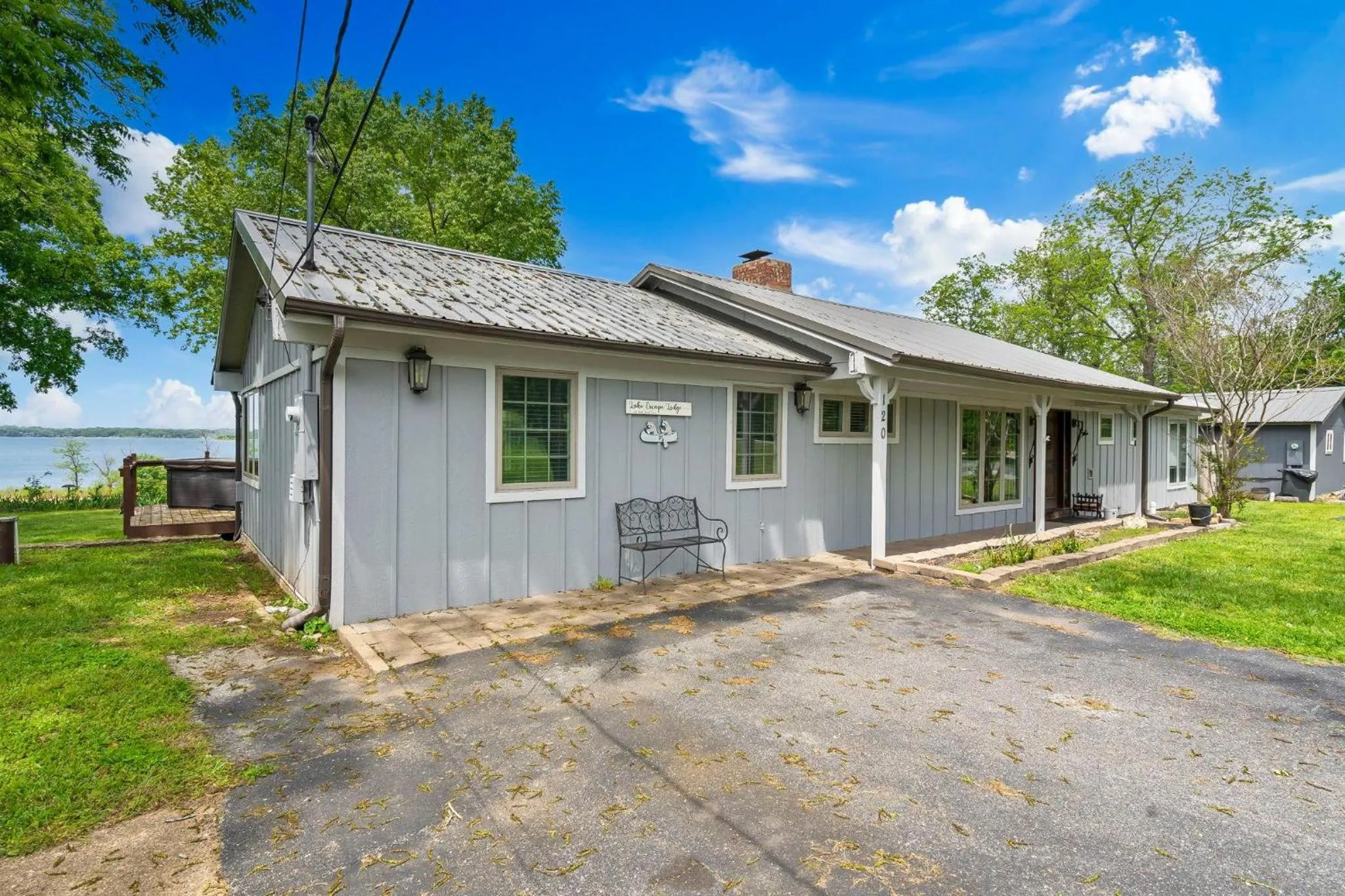 Lake Escape Lakefront Lodge at Red Bud Cove