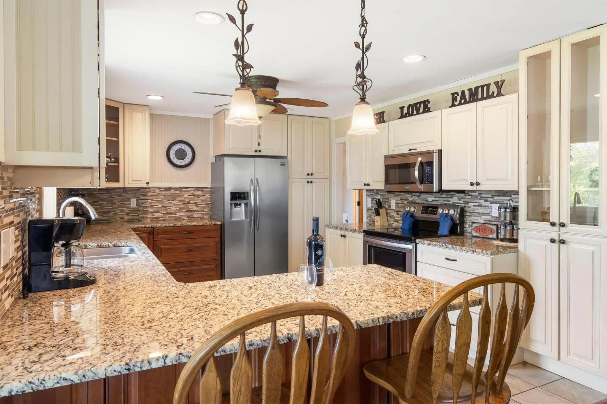 Lake Escape Lakefront Lodge at Red Bud Cove