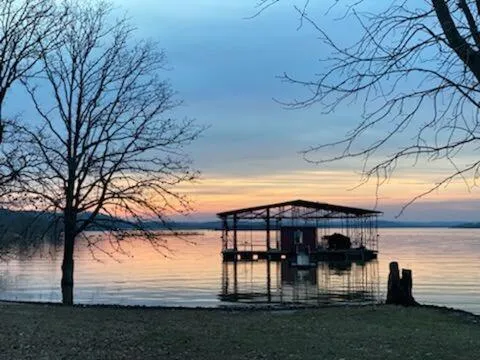 Lake Escape Lakefront Lodge at Red Bud Cove