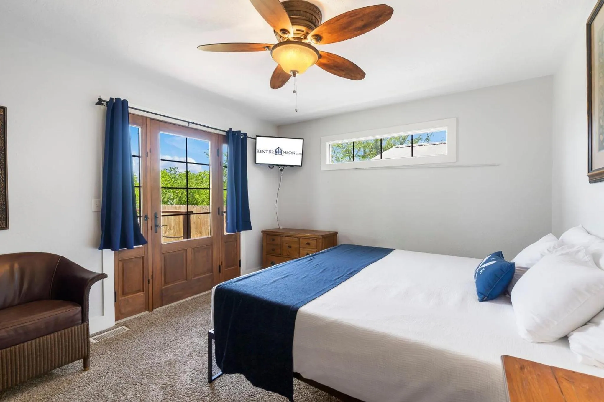 Lake Escape Lakefront Lodge at Red Bud Cove