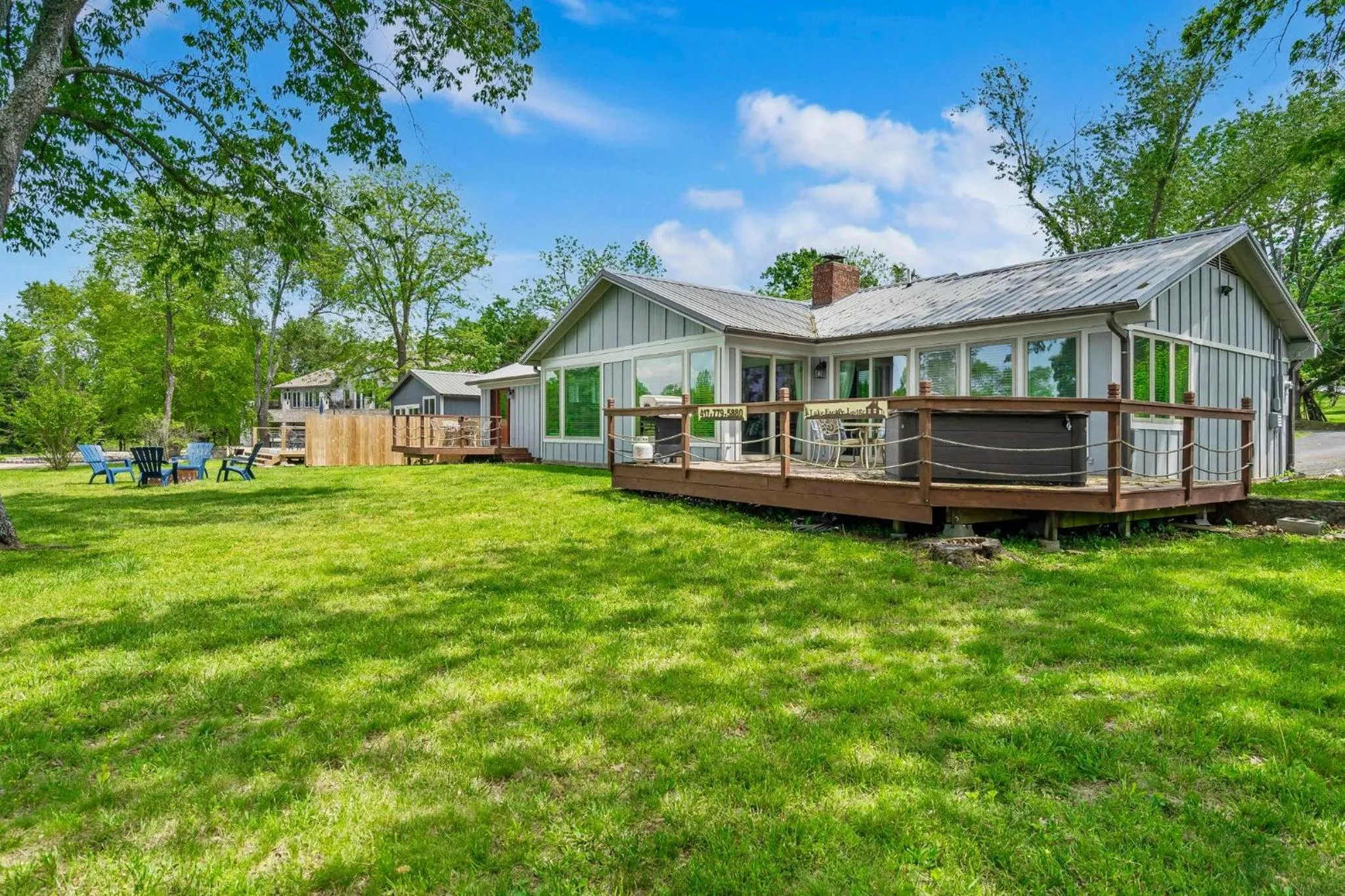 Lake Escape Lakefront Lodge at Red Bud Cove