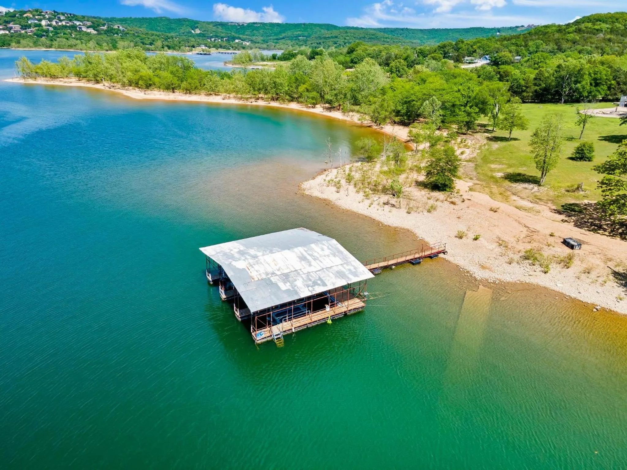 Lake Escape Lakefront Lodge at Red Bud Cove