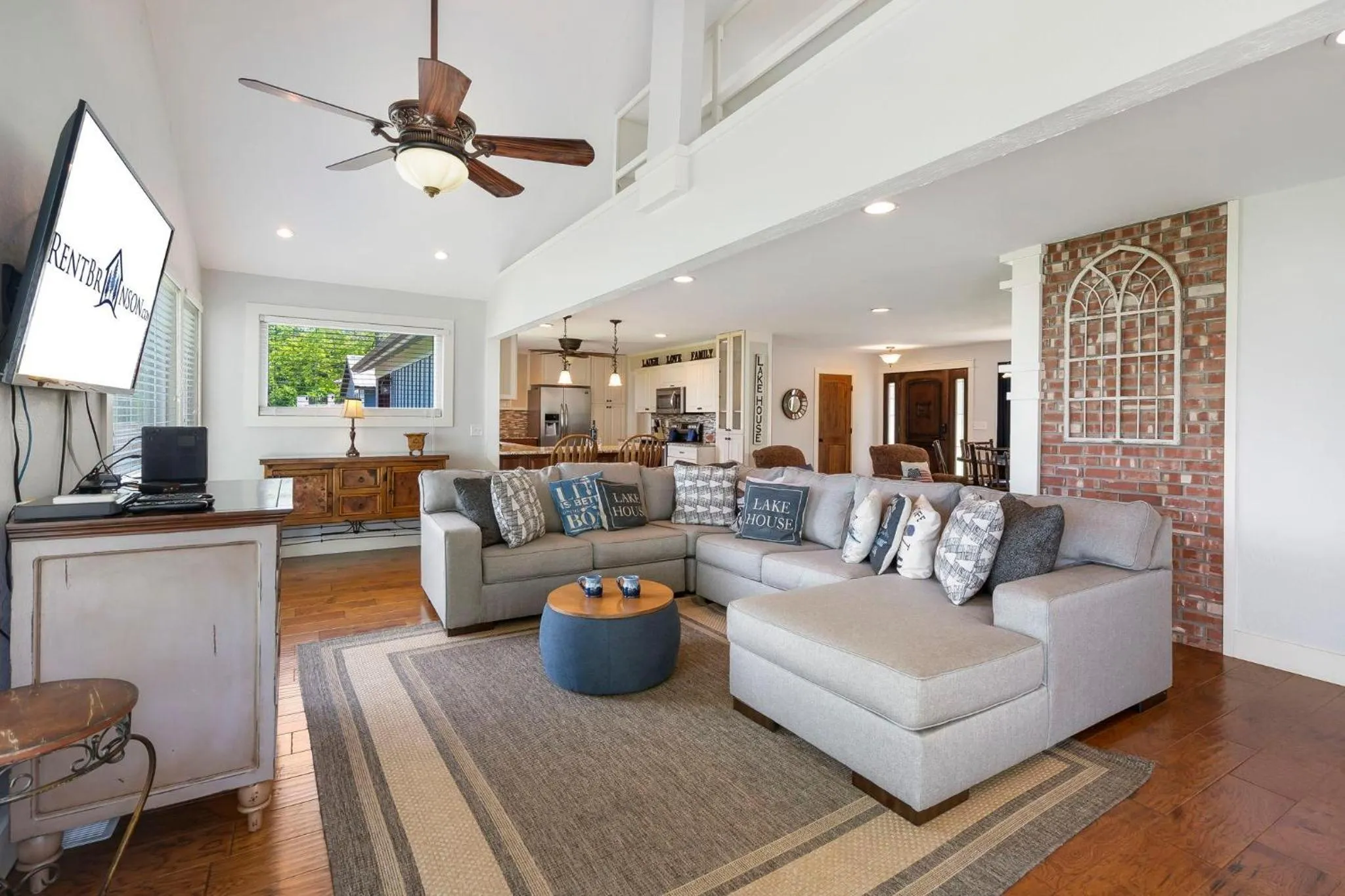 Lake Escape Lakefront Lodge at Red Bud Cove