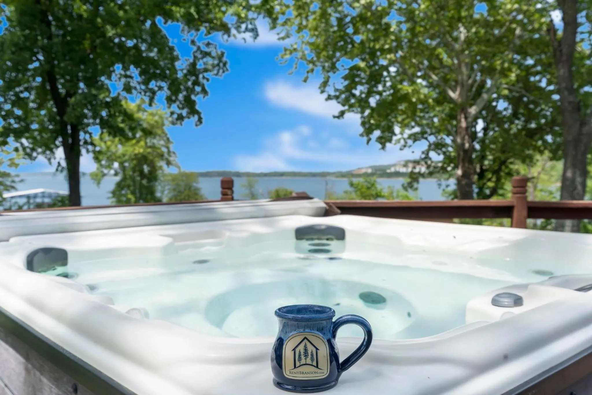 Lake Escape Lakefront Lodge at Red Bud Cove