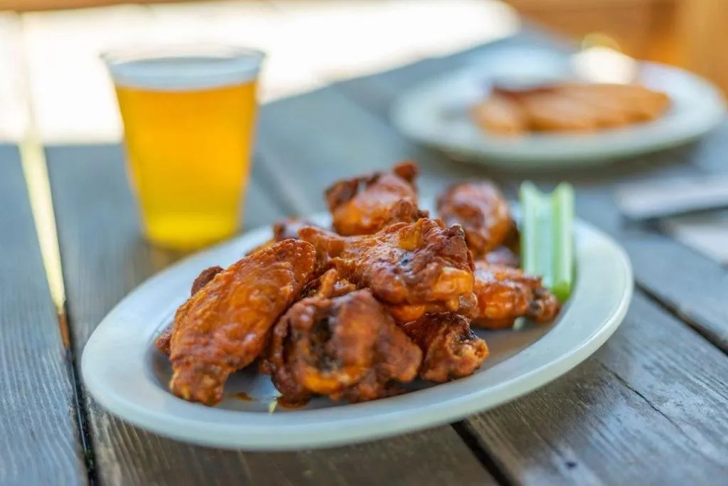 Food and drinks in Geneva Hotel & Tiki Bar