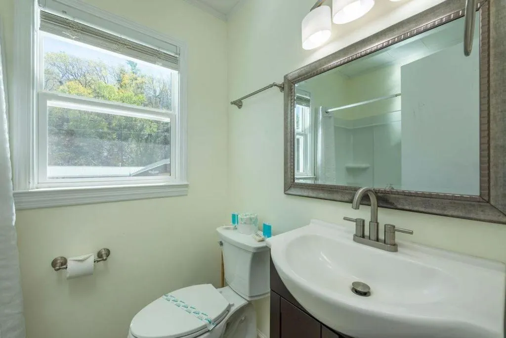 Bathroom in Geneva Hotel & Tiki Bar