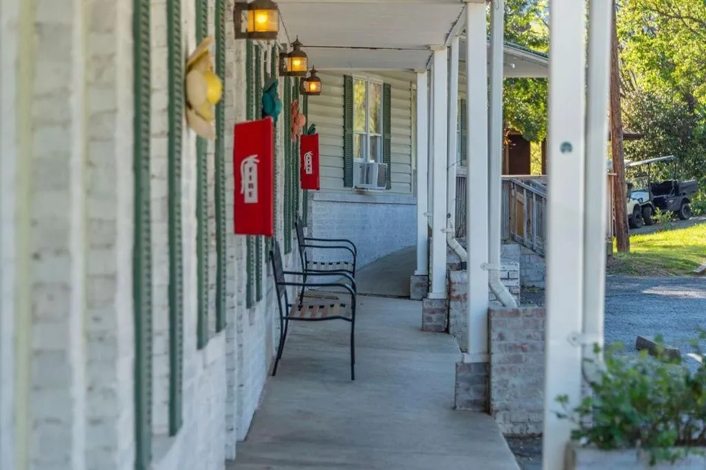 Property building in Geneva Hotel & Tiki Bar