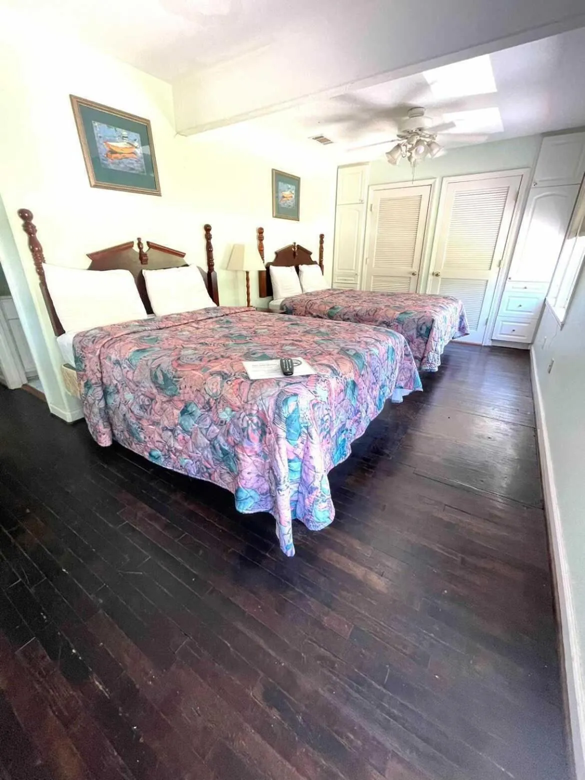 Bedroom in Geneva Hotel & Tiki Bar