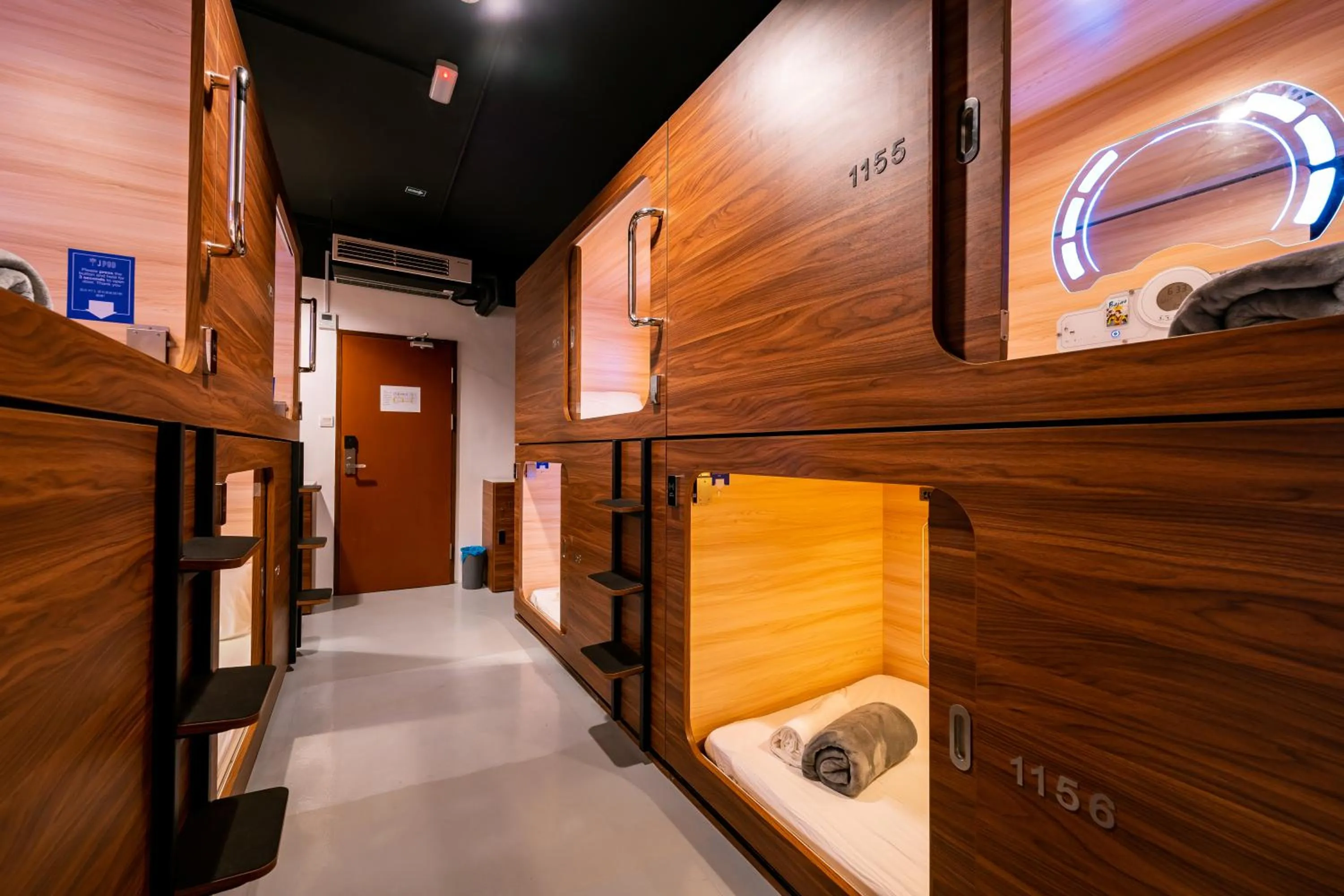 Bed in Jpod Capsule Hotel