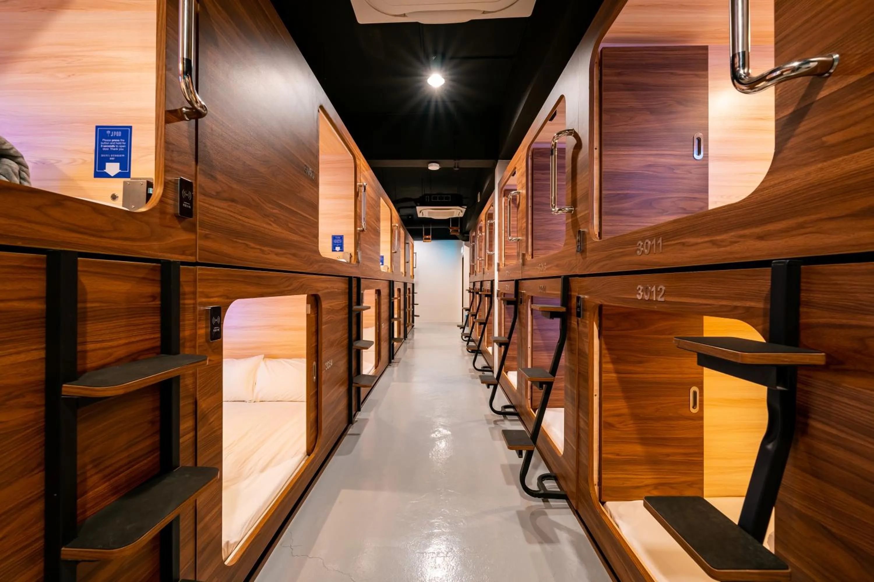 Bed in Jpod Capsule Hotel