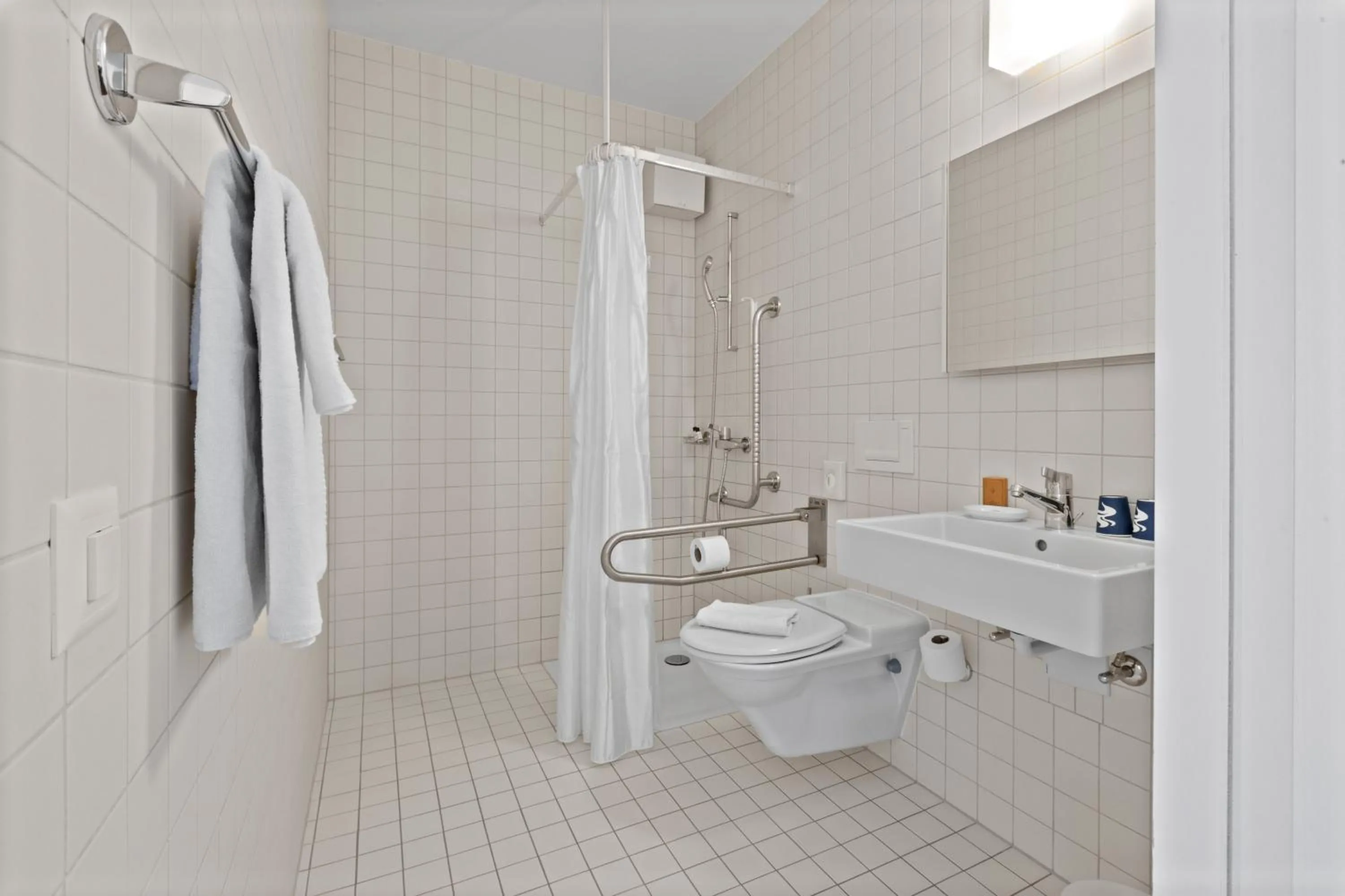 Shower in Hôtel de la Poste Sierre