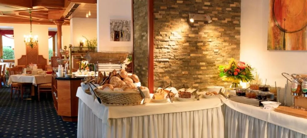 Restaurant/places to eat in Thermenhotel Sonnenhof