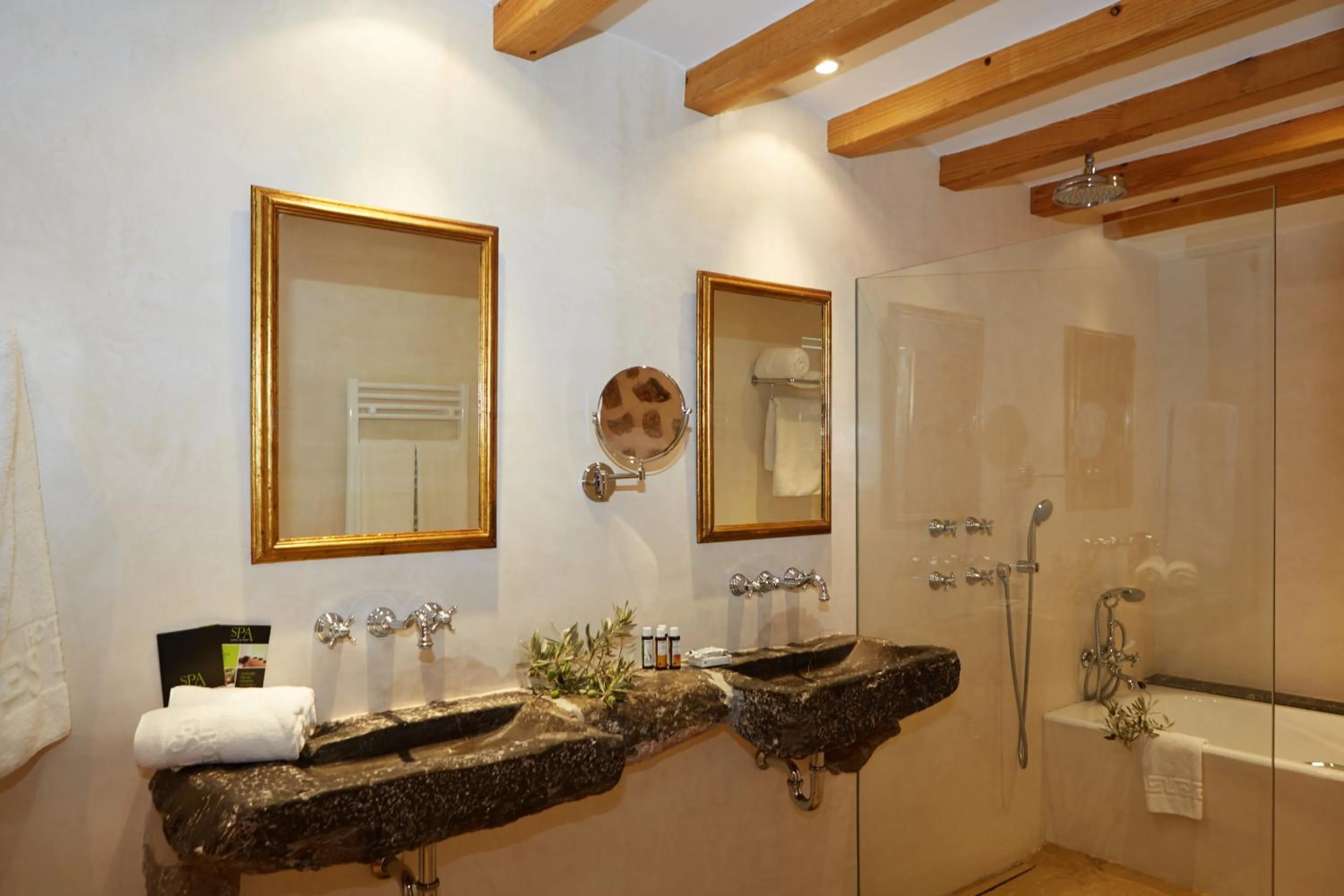 Bathroom in Hotel Es Port