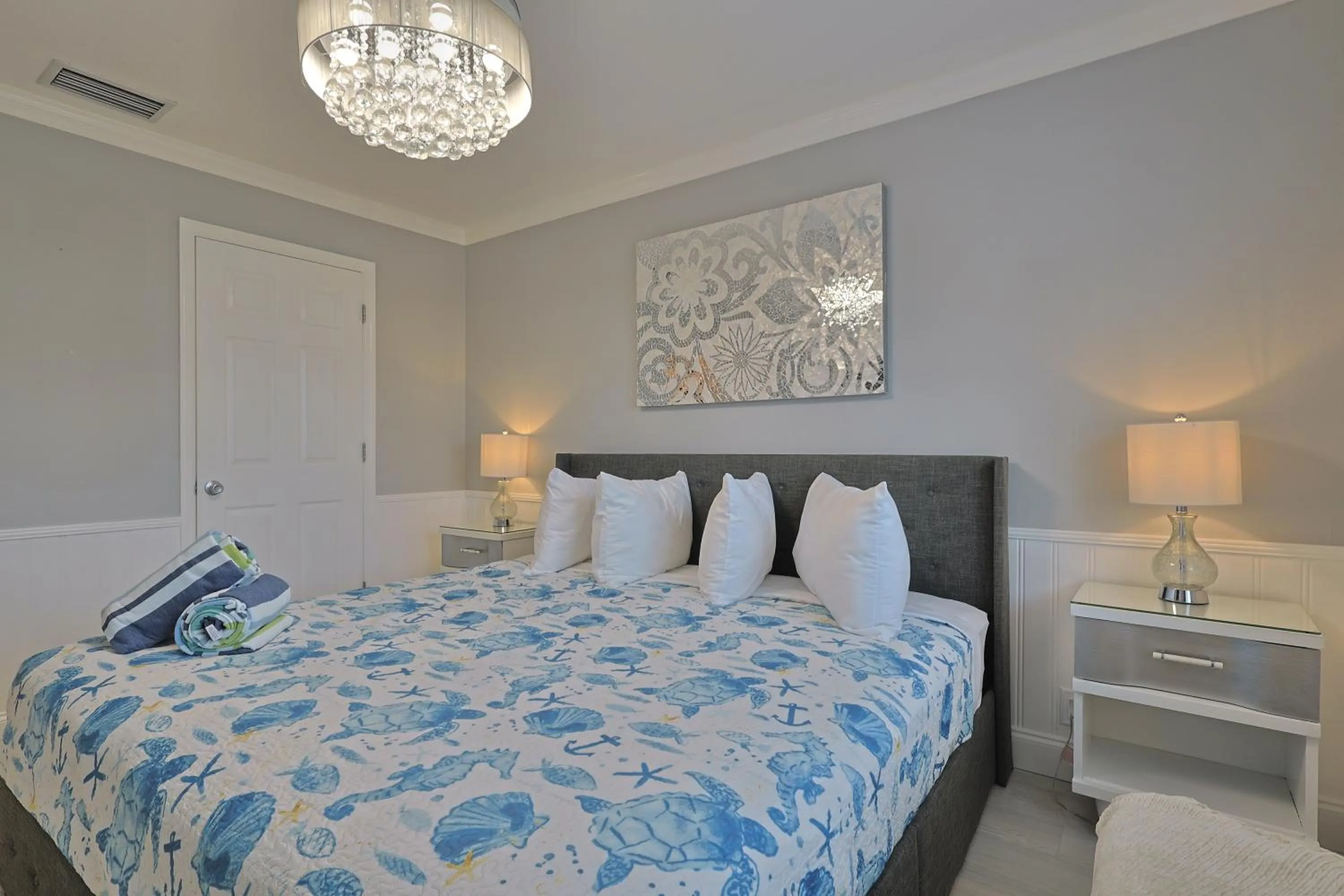 Kitchen or kitchenette, Bed in Siesta Key Island Rentals