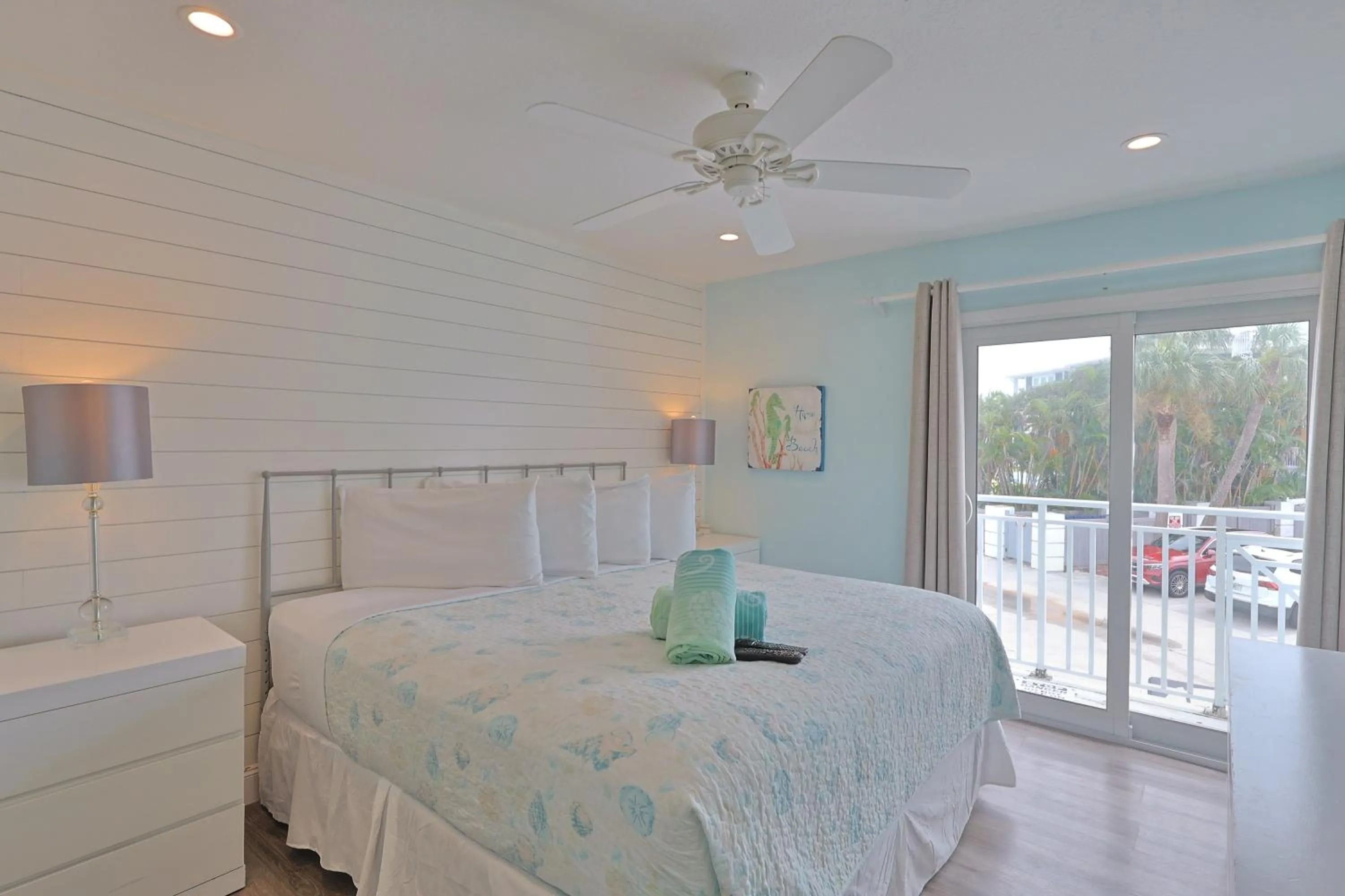 Bedroom, Bed in Siesta Key Island Rentals